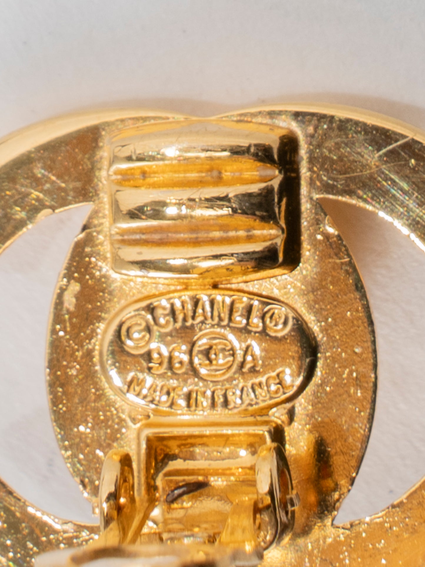 シャネル ターンロック イヤリング 96A 金メッキ ゴールド