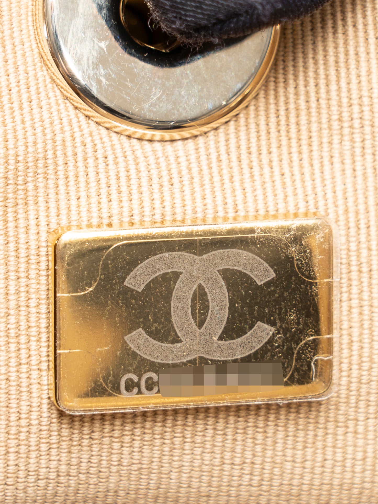 シャネル マトラッセ チェーンリュックサック シリアルプレート カーフスキン ベージュ ゴールド金具