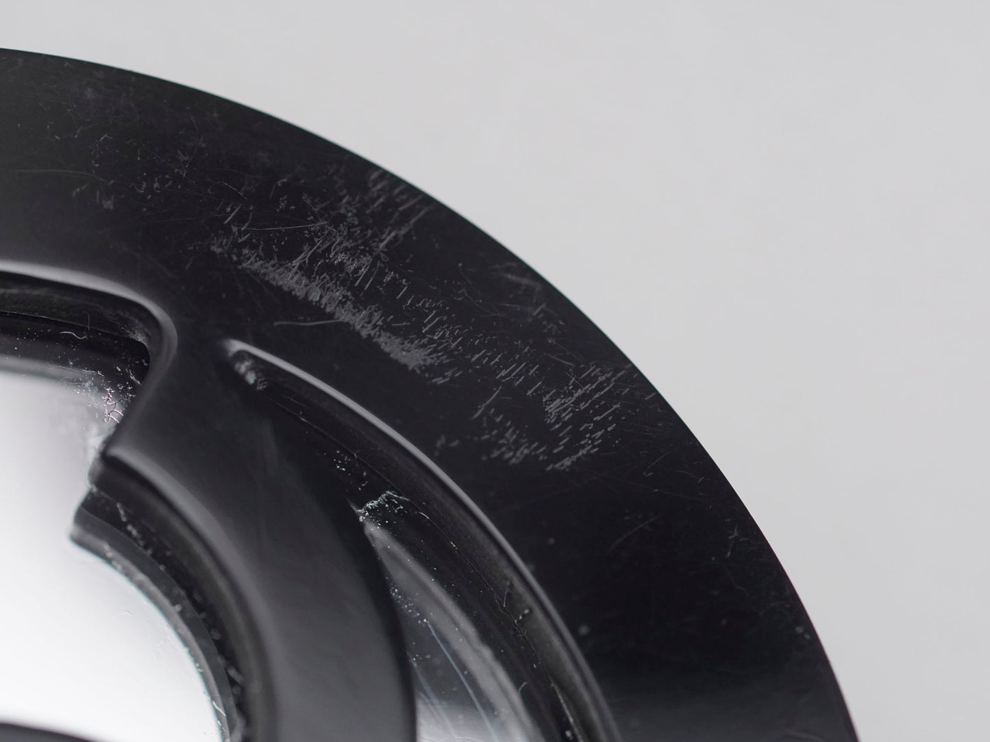 シャネル 丸型 ココマーク アクリル プラスチック イヤリング ブラック ゴールド