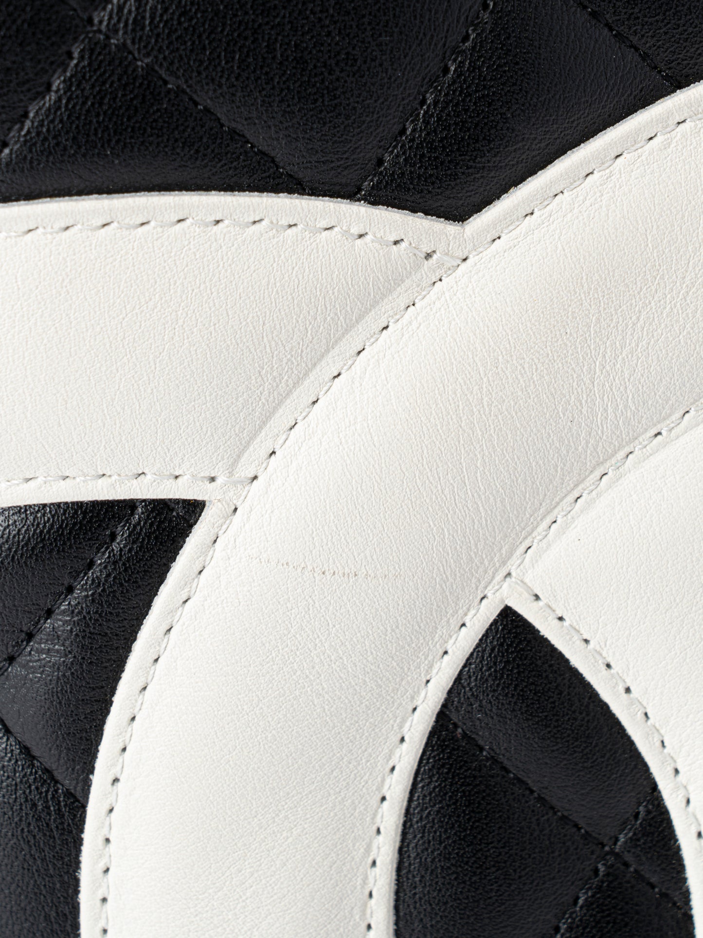 シャネル カンボンライン ココマーク トートバッグ カーフレザー ブラック×ホワイト シルバー金具