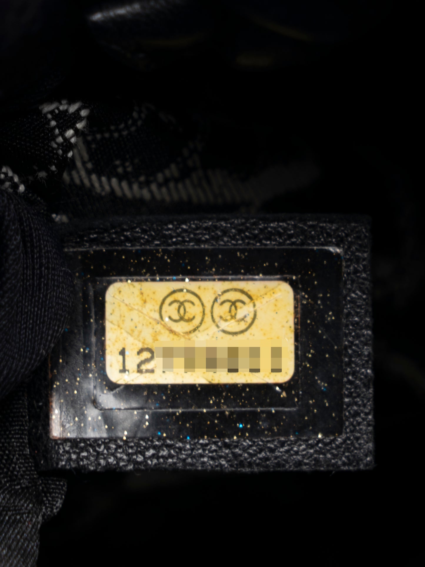 シャネル エッセンシャル トートバッグ カーフスキン ブラック シルバー金具