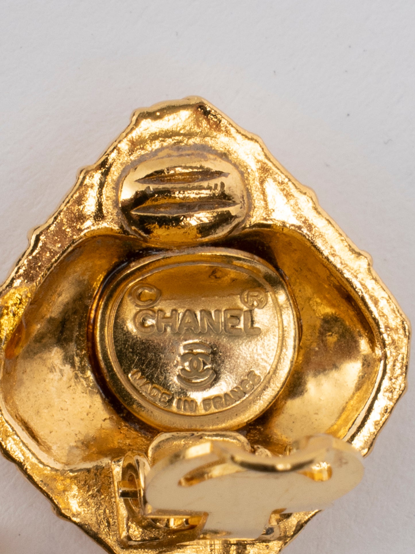 シャネル マトラッセ CHANELロゴ イヤリング 金メッキ ゴールド