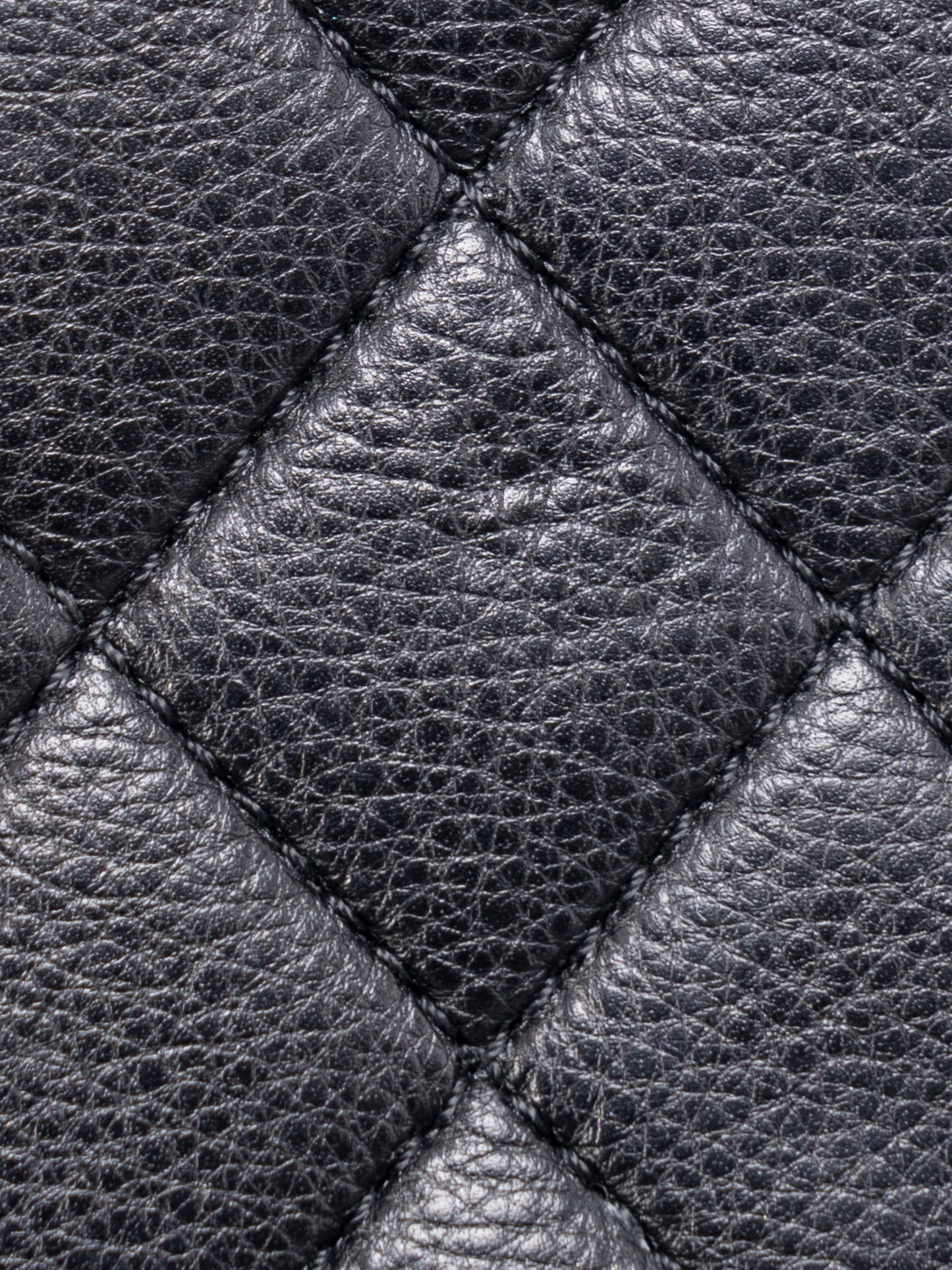 シャネル マトラッセ マドモアゼル 4連チェーンショルダーバッグ カーフスキン ブラック シルバー金具