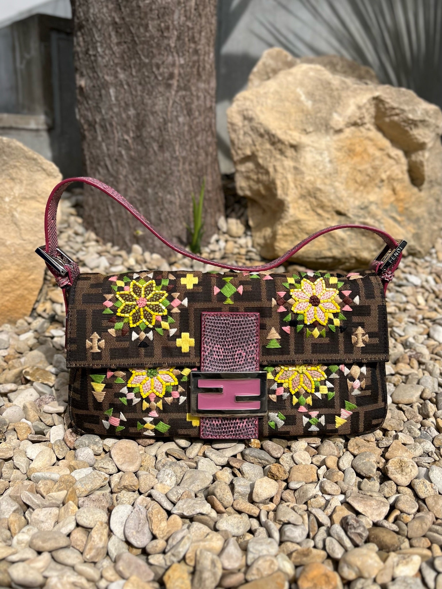 未使用保管品✨FENDI ショルダーバッグ マンマバケット デニム 花柄