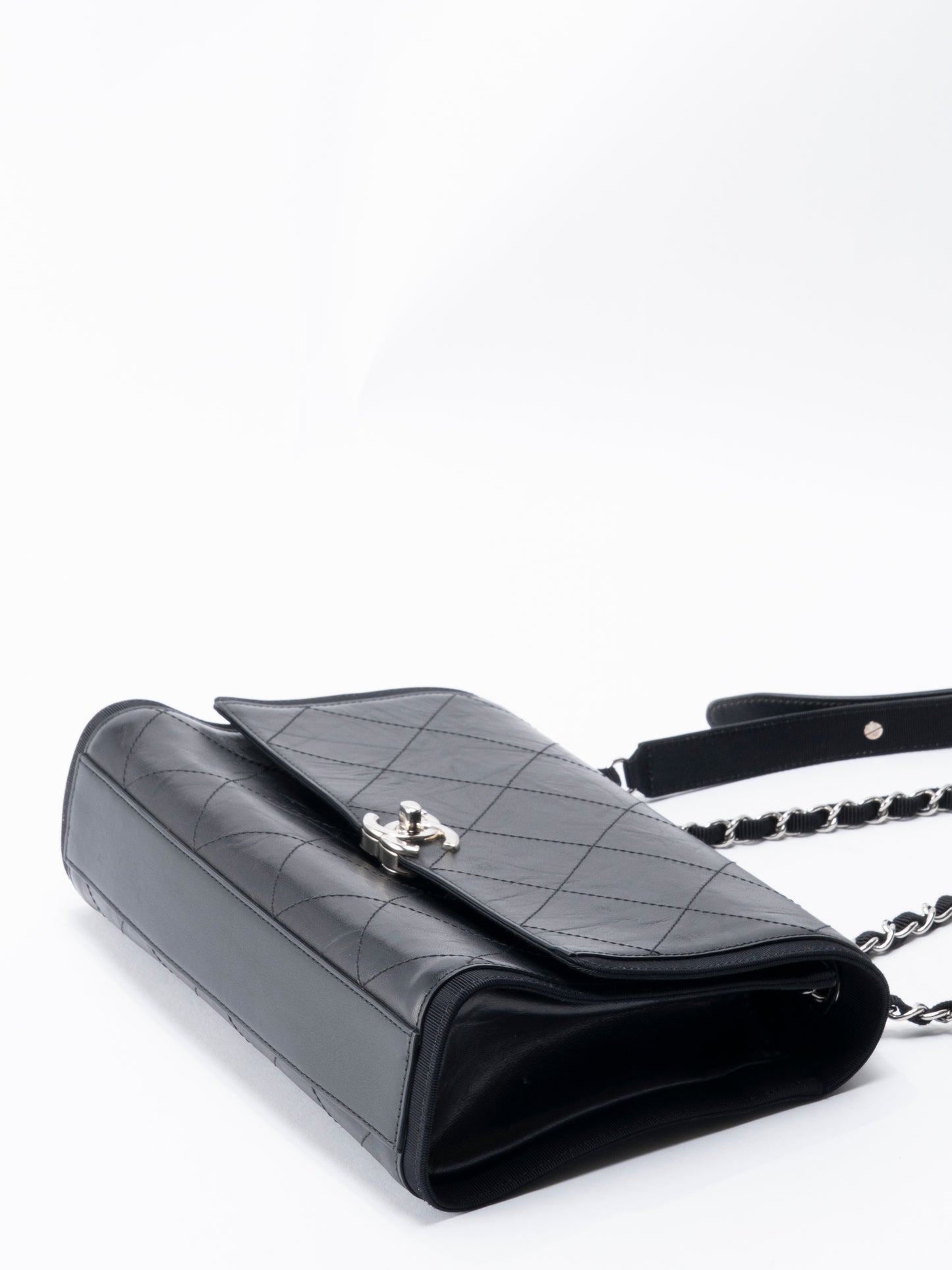 シャネル マトラッセ シングルフラップチェーンショルダーバッグ カーフスキン ブラック シルバー金具