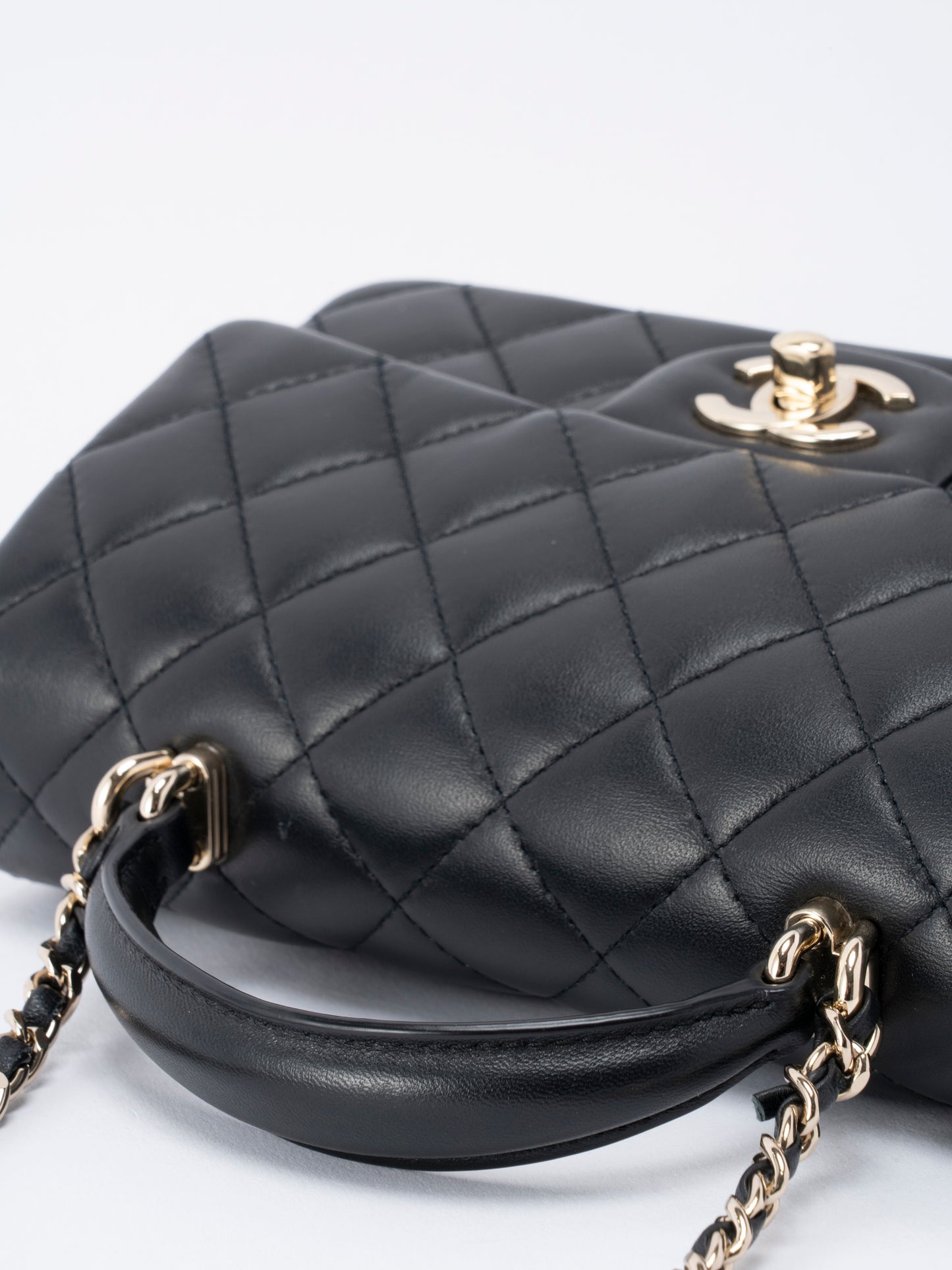 シャネル トップハンドル ミニフラップ 2WAYショルダーバッグ ラムスキン ブラック ゴールド金具