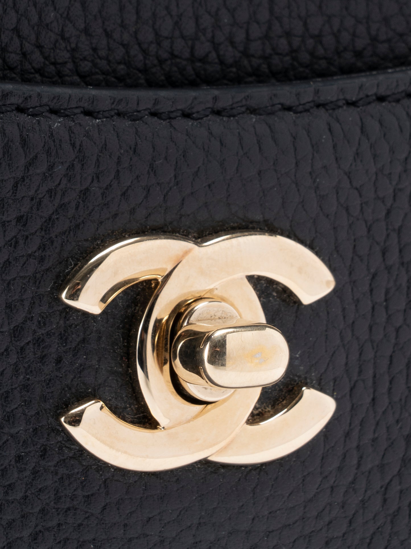 シャネル ネオエグゼクティブ 2WAYトートバッグ キャビアスキン ブラック ゴールド金具
