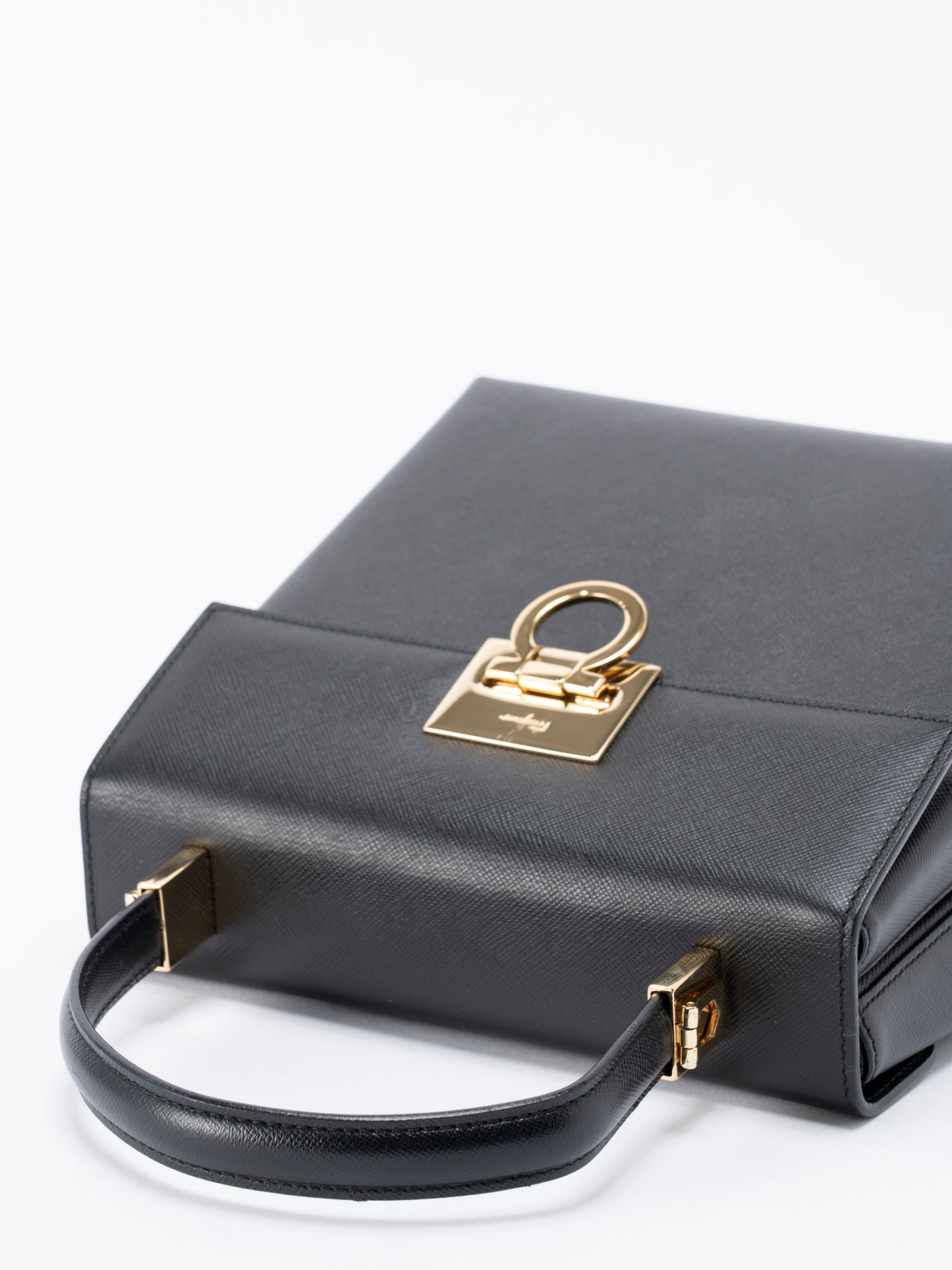 フェラガモ ガンチーニ 2WAY ショルダーバッグ レザー ブラック ゴールド金具