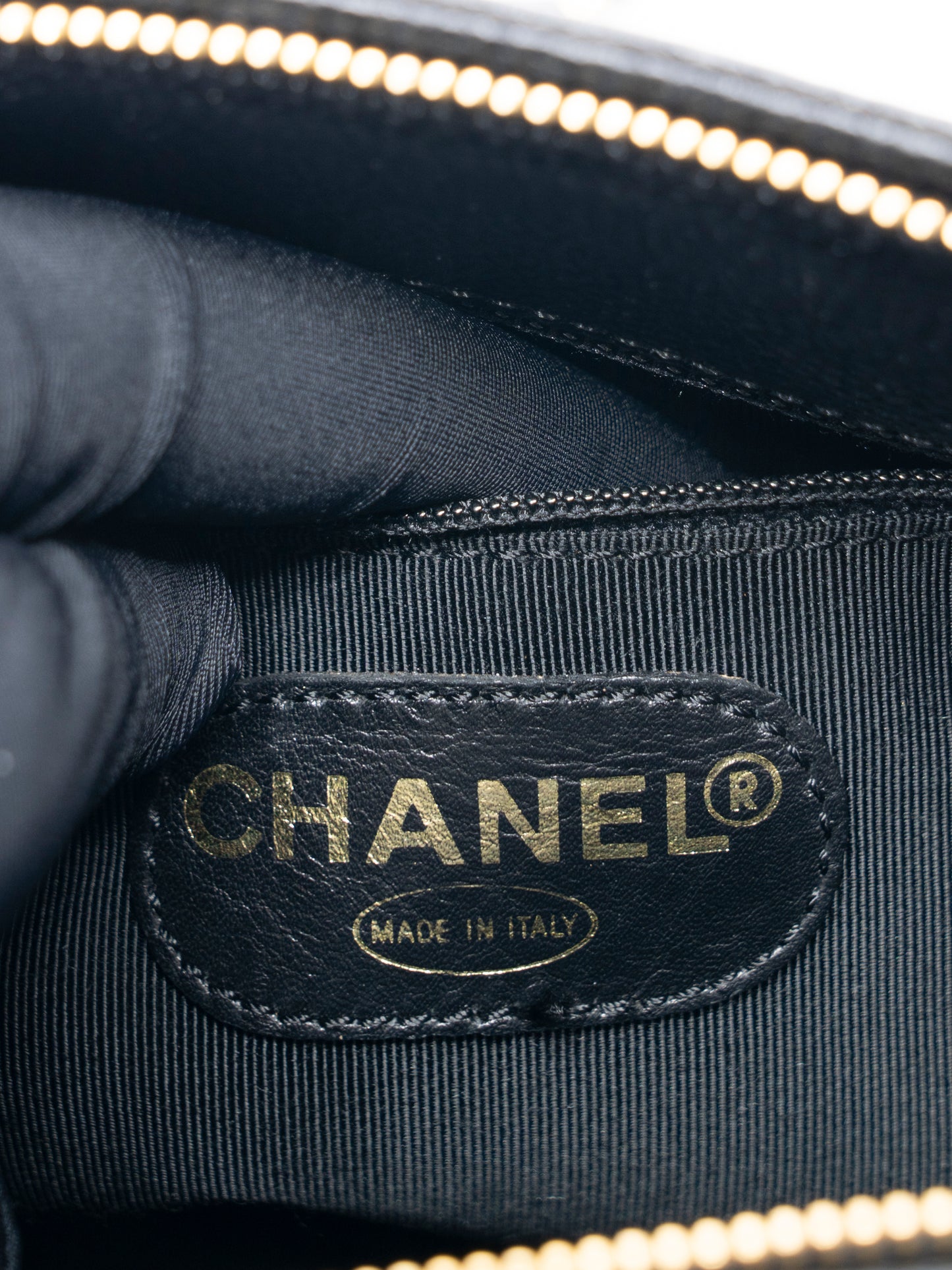 シャネル ロゴ チェーントートバッグ キャビアスキン ブラック ゴールド金具