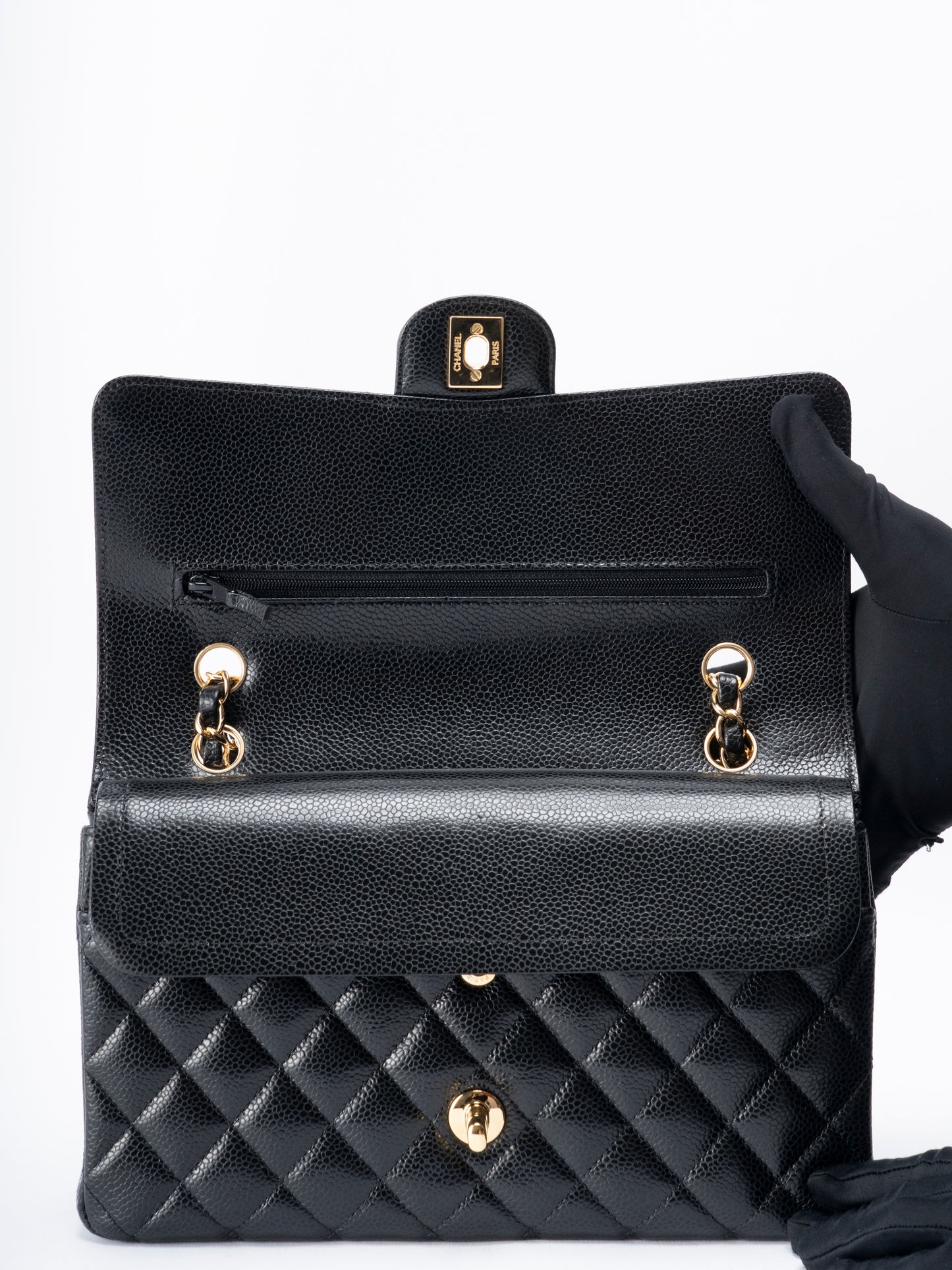 シャネル Wフラップ マトラッセ25 シリアルプレート チェーンショルダーバッグ キャビアスキン ブラック ゴールド金具