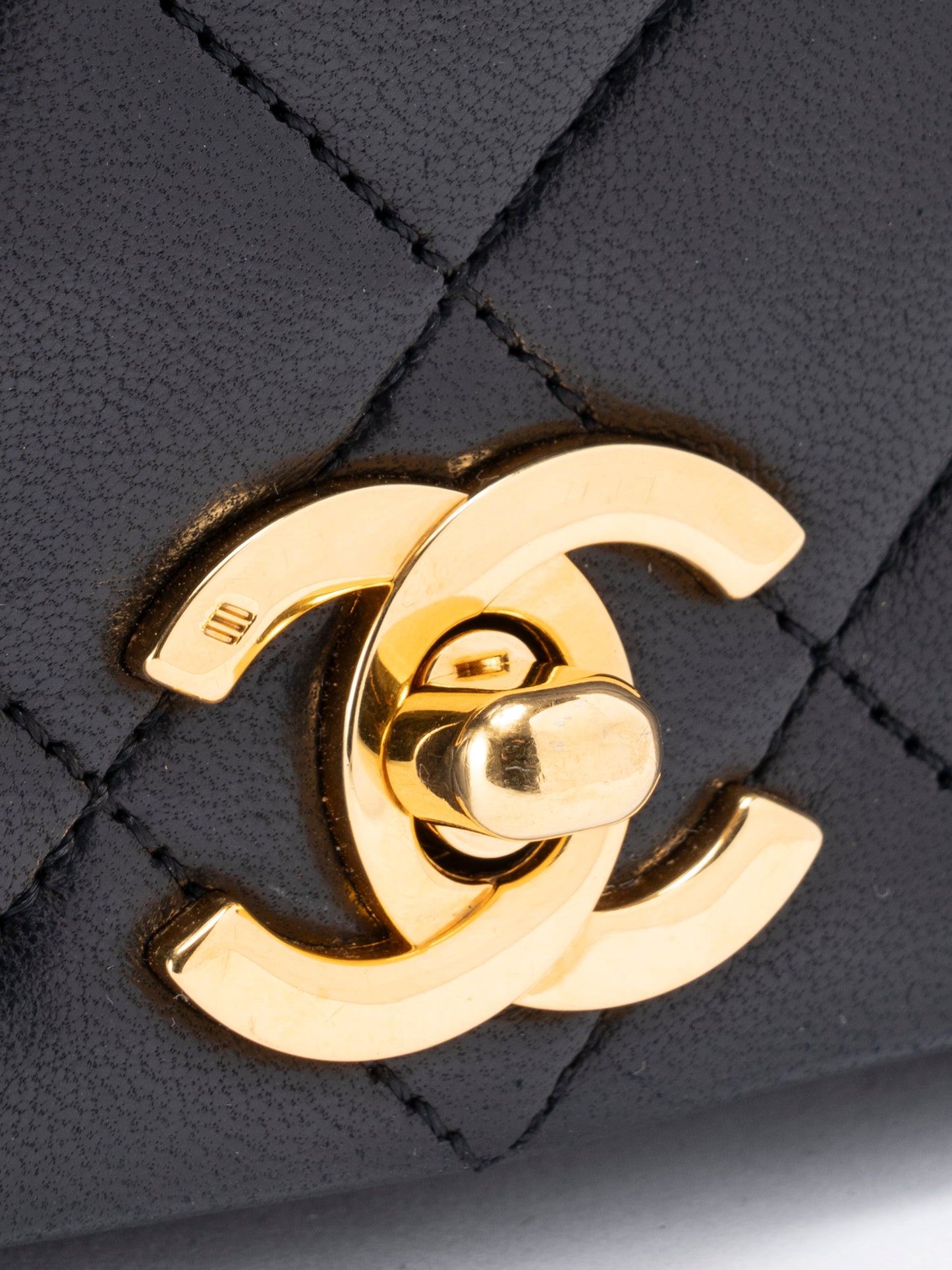 シャネル マトラッセ フルフラップ チェーンショルダーバッグ ラムスキン ブラック ゴールド金具