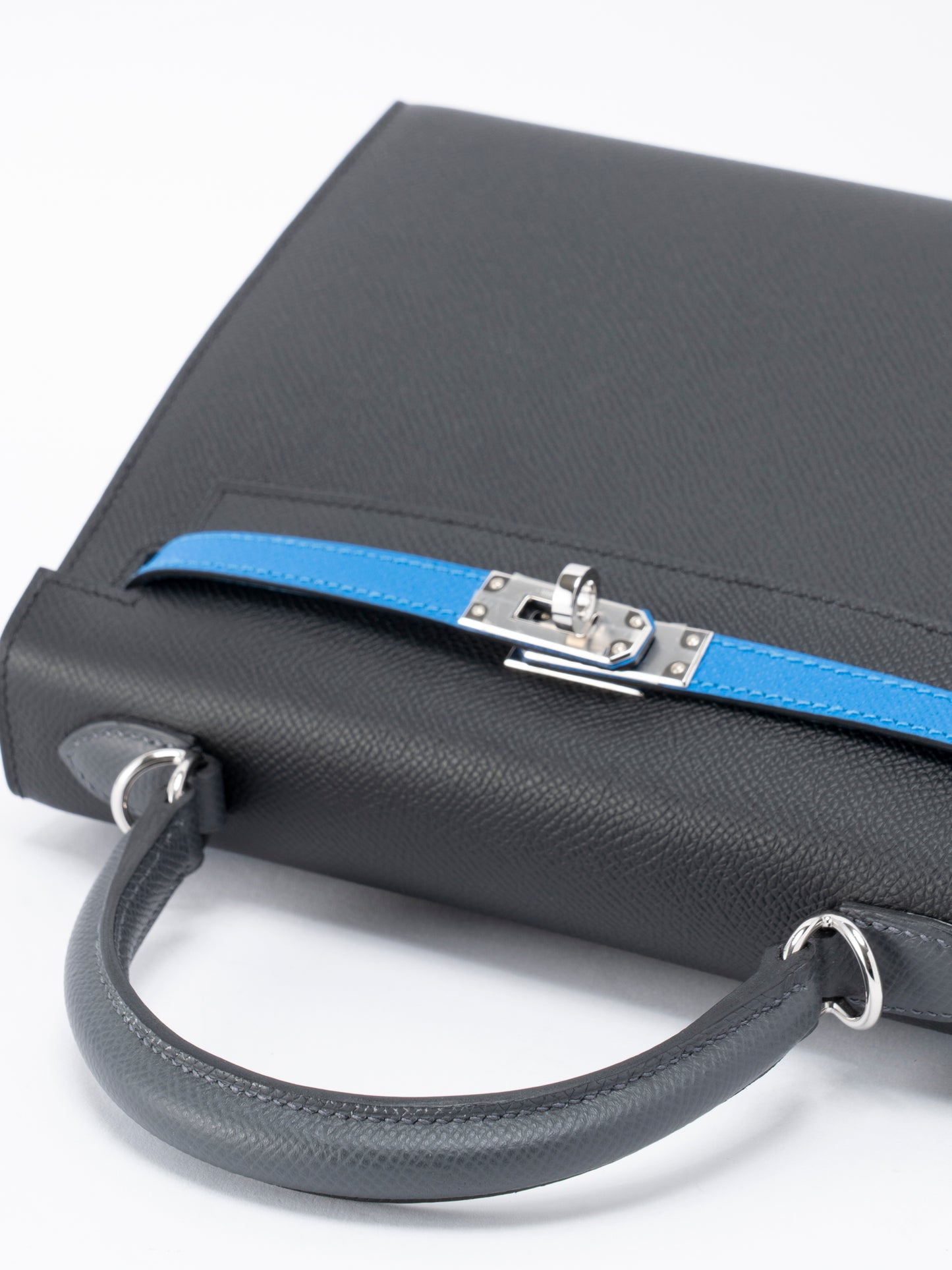 エルメス ケリー25 トリコロール ハンドバッグ 外縫い K刻:2025年 エプソン ブラック×ブルーイドラ×アルドワーズ シルバー金具 新品