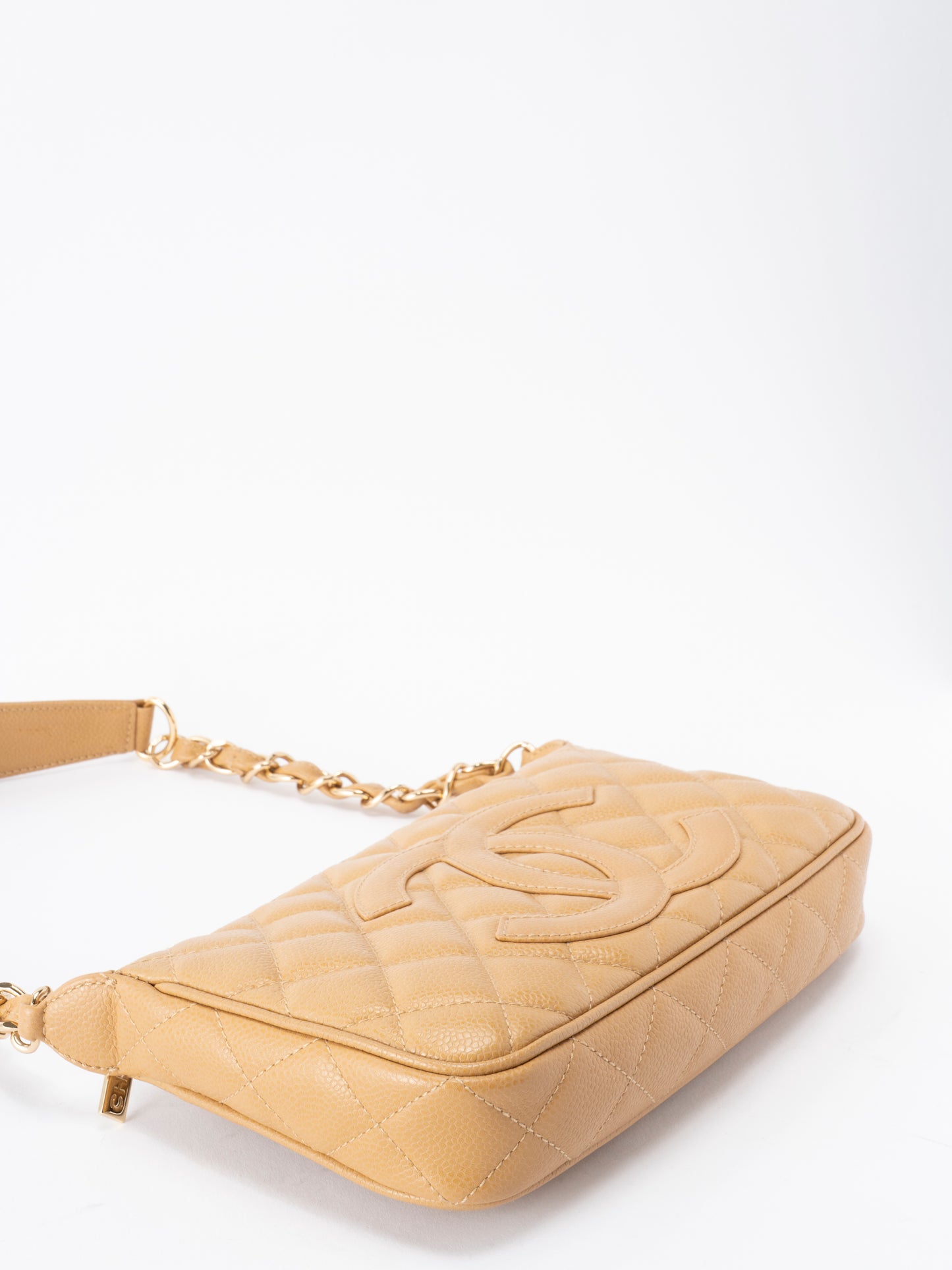 シャネル マトラッセ チェーンショルダーバッグ キャビアスキン ベージュ ゴールド金具