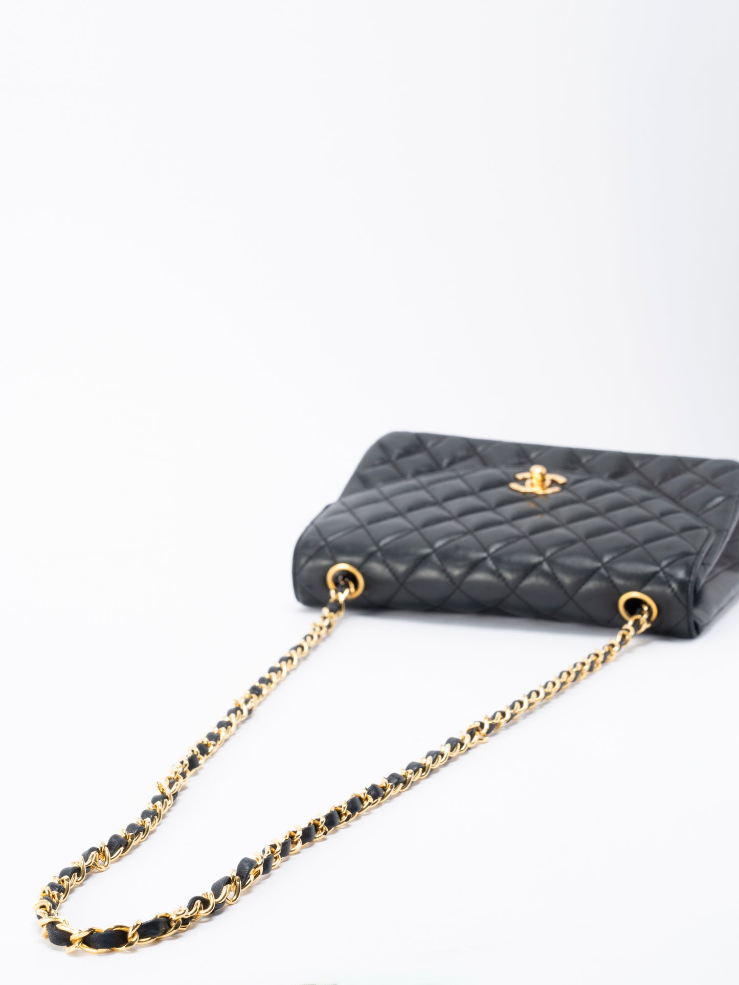シャネル マトラッセ シングルフラップ チェーンショルダーバッグ ラムスキン ブラック ゴールド金具