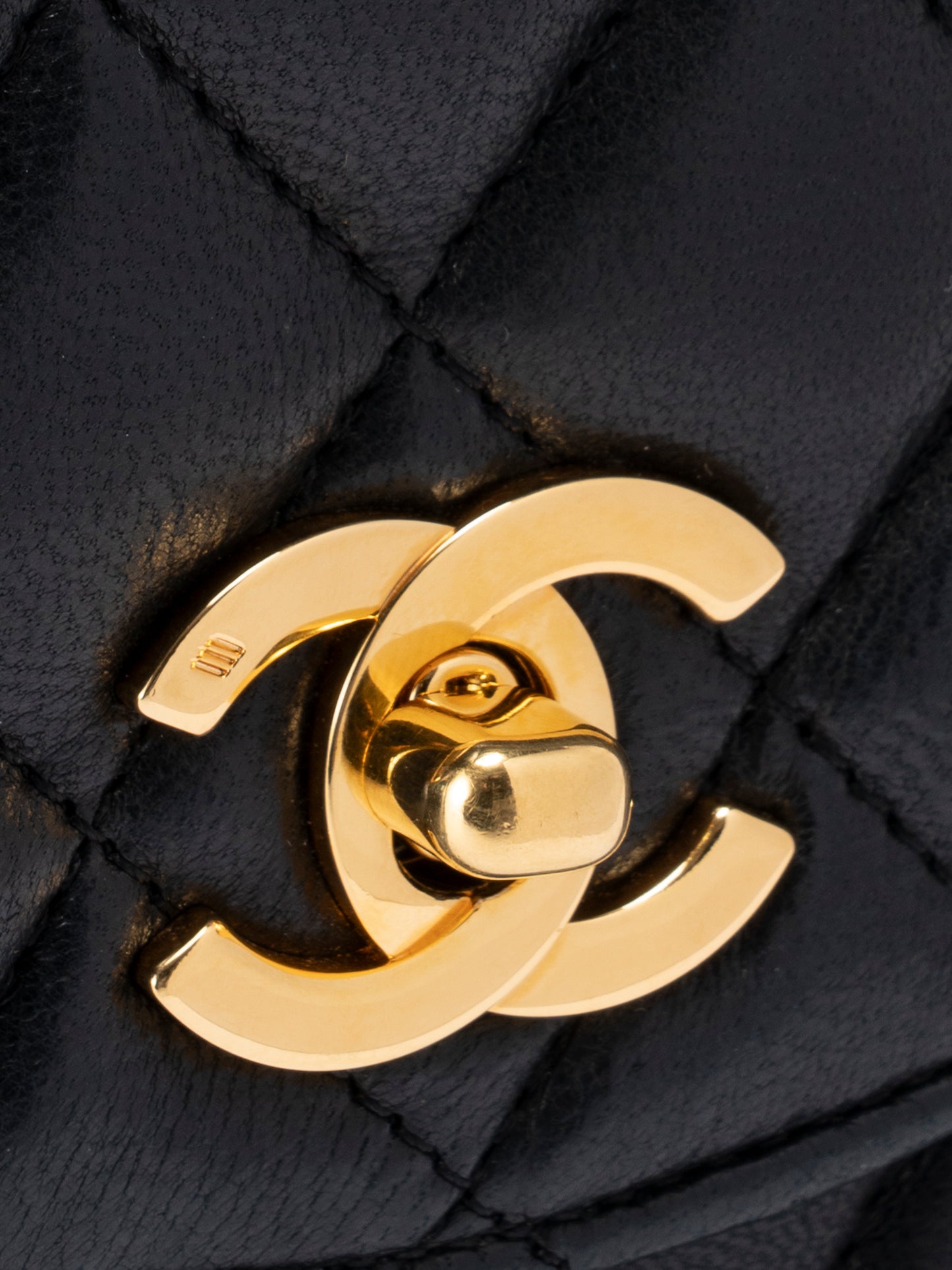 シャネル マトラッセ シングルフラップ チェーンショルダーバッグ ラムスキン ブラック ゴールド金具