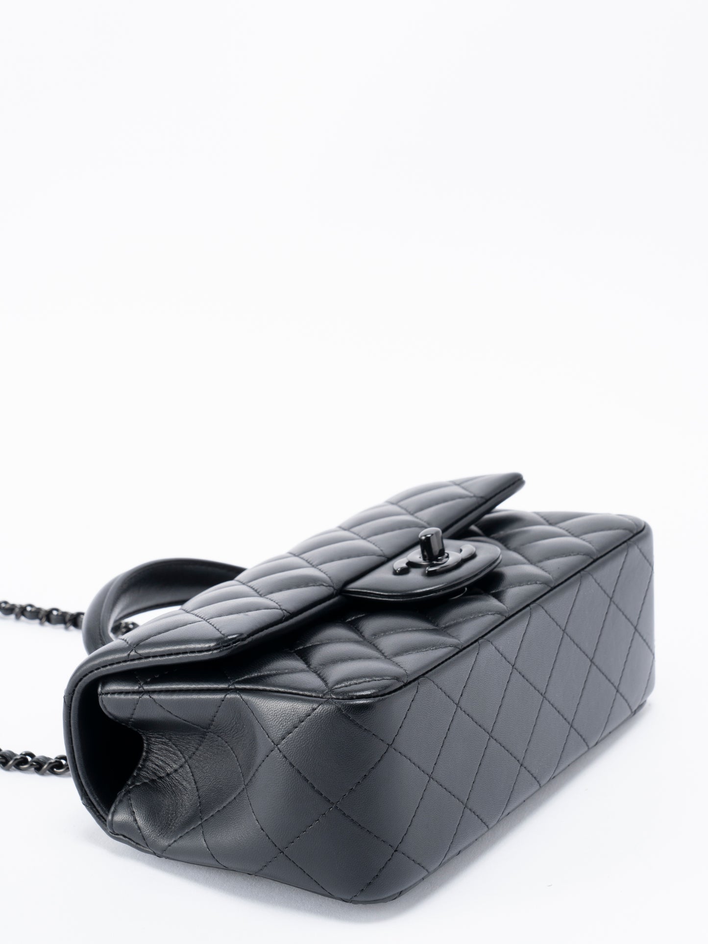 シャネル トップハンドル ミニフラップ シリアルプレート 2WAYショルダーバッグ ラムスキン ブラック ブラック金具