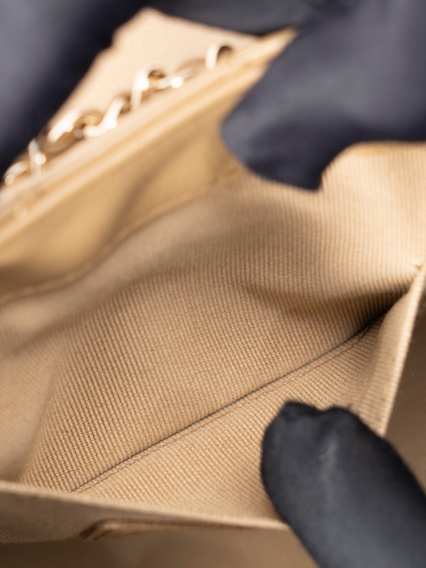 シャネル マトラッセ チェーンリュックサック シリアルプレート カーフスキン ベージュ ゴールド金具