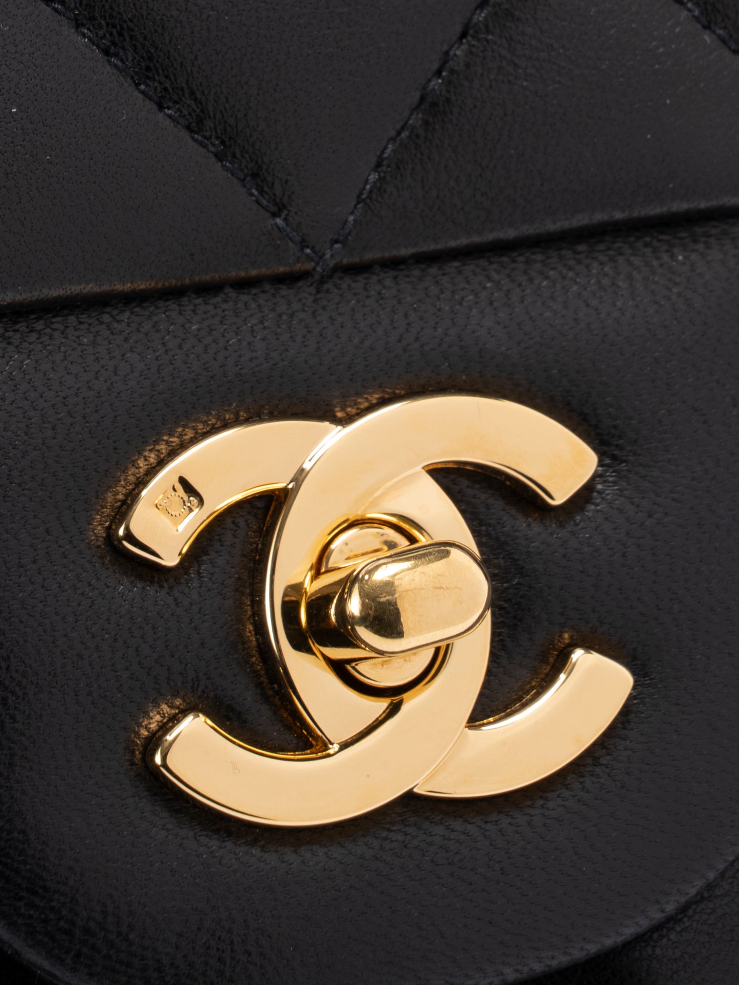 シャネル Wフラップ マトラッセ25 チェーンショルダー バッグ ラムスキン ブラック ゴールド金具