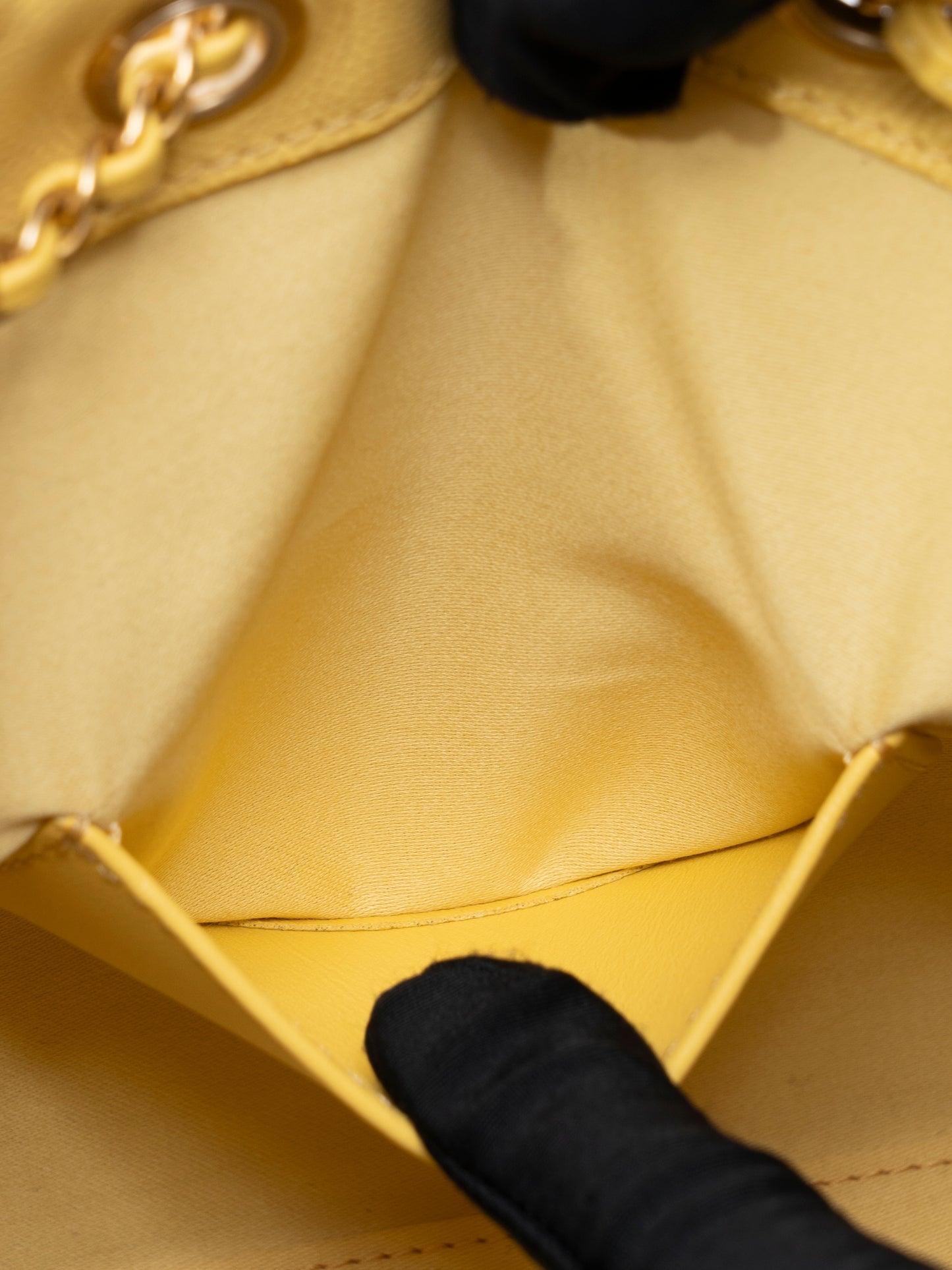 シャネル シャネル25 スモール チェーンショルダーバッグシリアルプレート キャビアスキン イエロー ゴールド金具