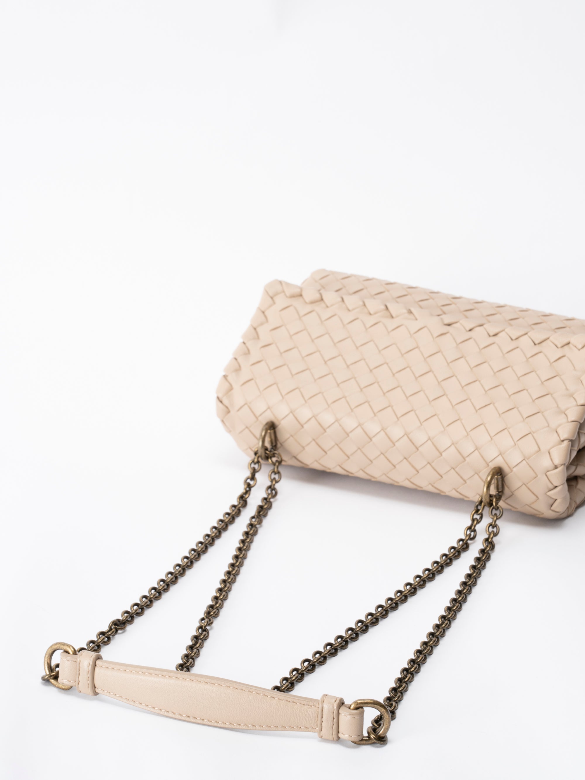 極美品✨ ボッテガヴェネタ ショルダーバッグ イントレチャート 本革 ベージュ BOTTEGA VENETA ボッテガヴェネタ ショルダーバッグ MINI LOOP