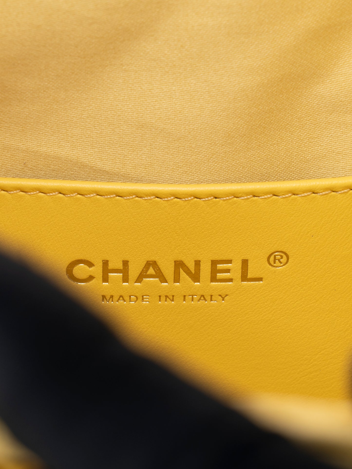 シャネル シャネル25 スモール チェーンショルダーバッグシリアルプレート キャビアスキン イエロー ゴールド金具