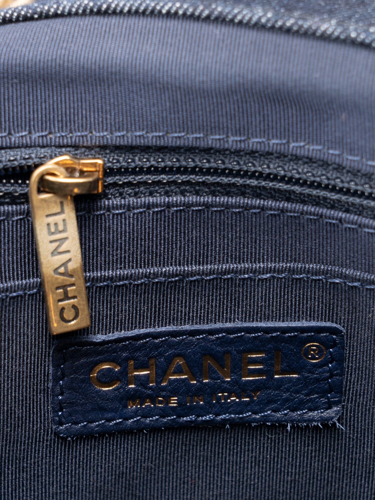 シャネル マトラッセ チェーンリュックサック デニム ネイビー ゴールド金具