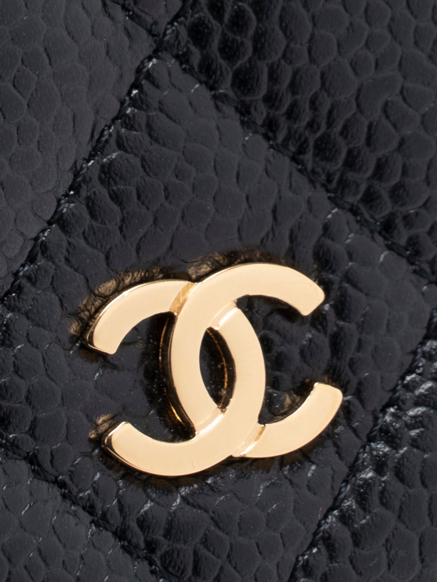 シャネル マトラッセ シリアルプレート チェーンウォレット キャビアスキン ブラック ゴールド金具