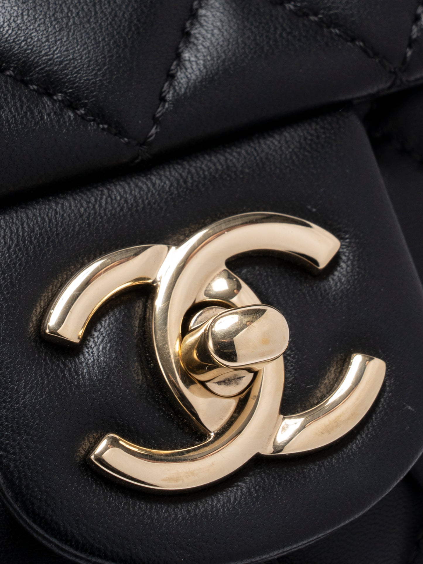 シャネル マトラッセ チェーンリュックサック ラムスキン ブラック ゴールド金具