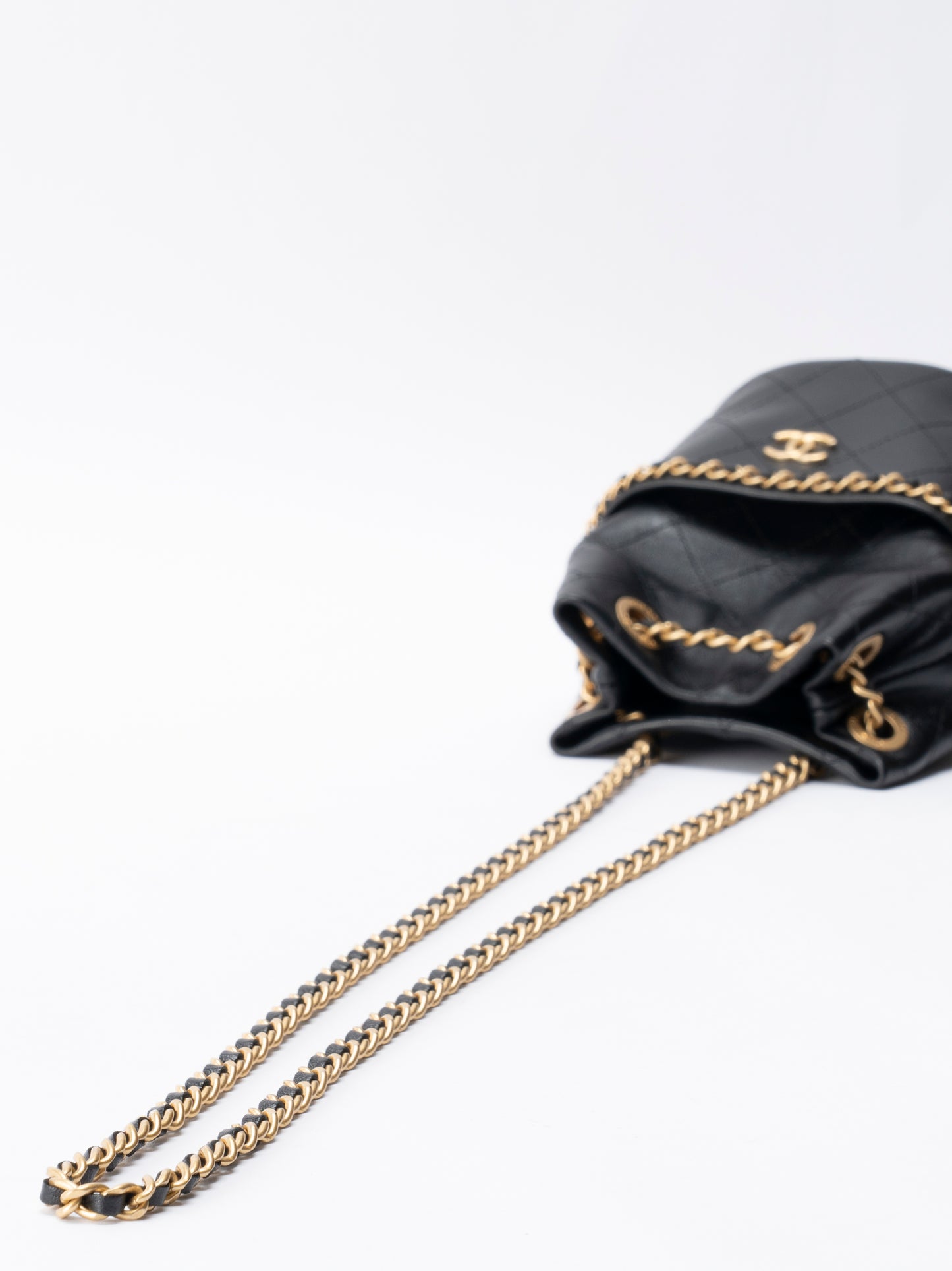 シャネル マトラッセ ランダムシリアル ミニ チェーンバゲットバッグ ラムスキン ブラック ゴールド金具