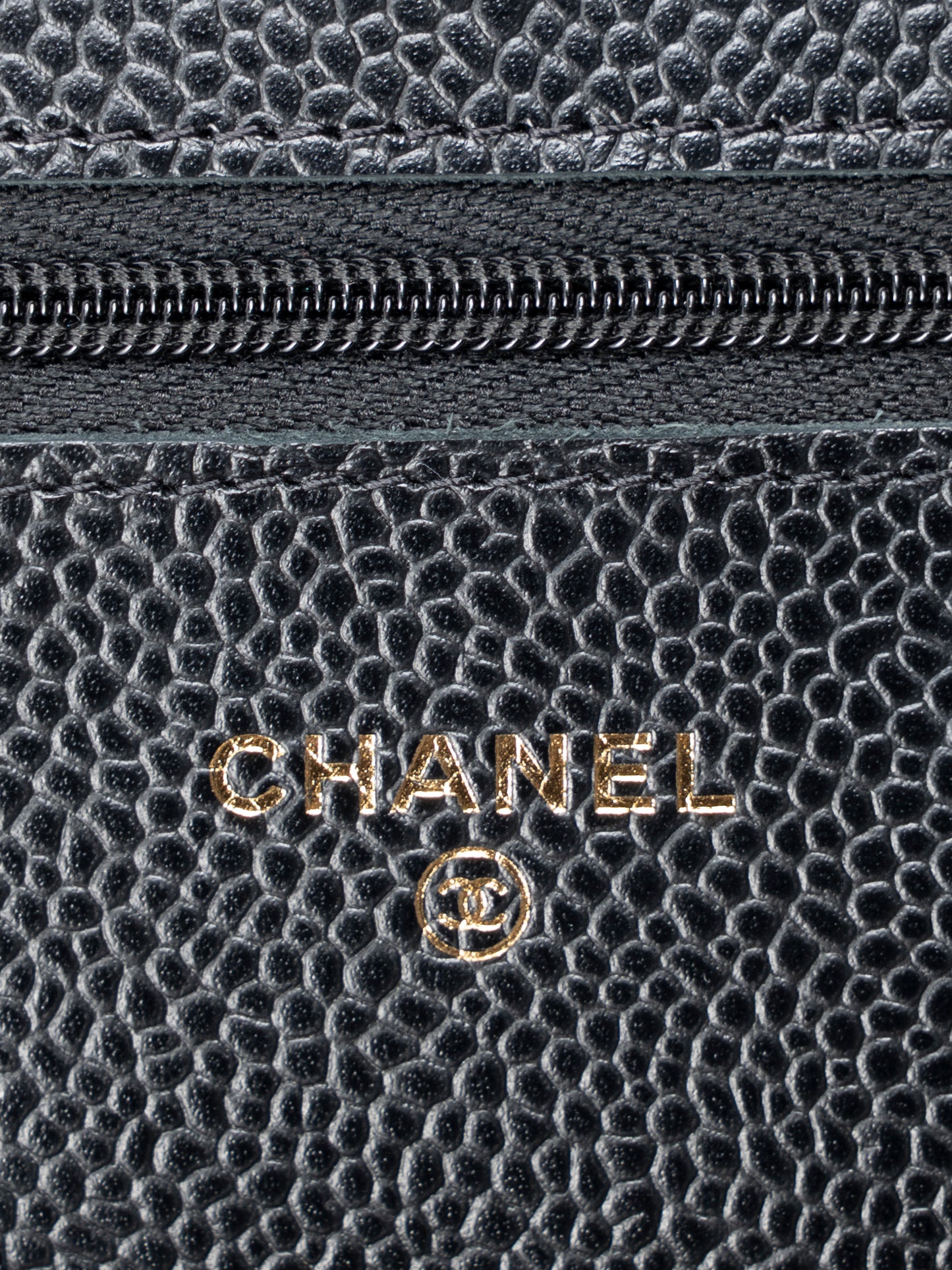 シャネル マトラッセ シリアルプレート チェーンウォレット キャビアスキン ブラック ゴールド金具