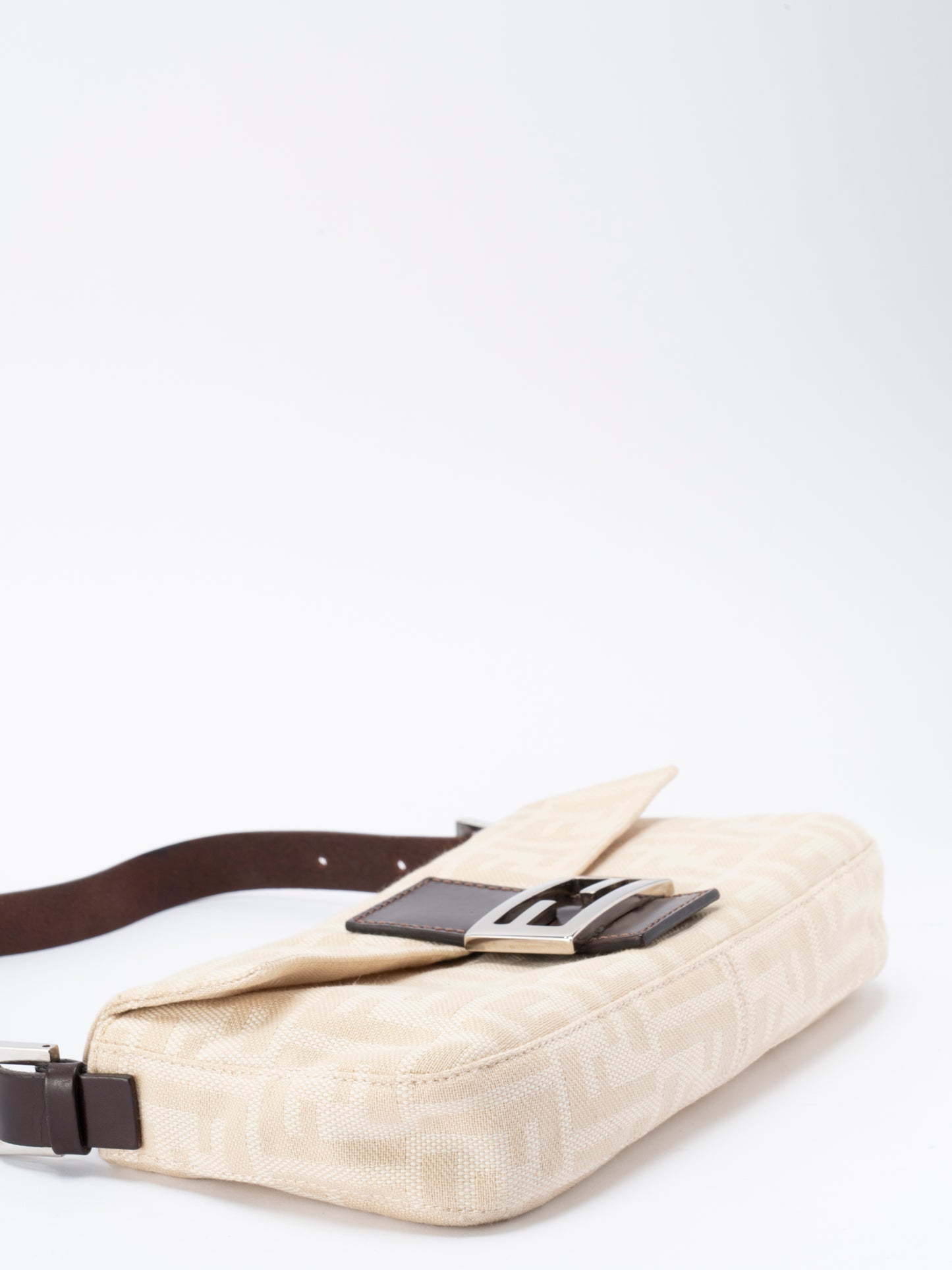 フェンディ ズッカ マンマバケット ショルダーバッグ キャンバス ベージュ シルバー金具