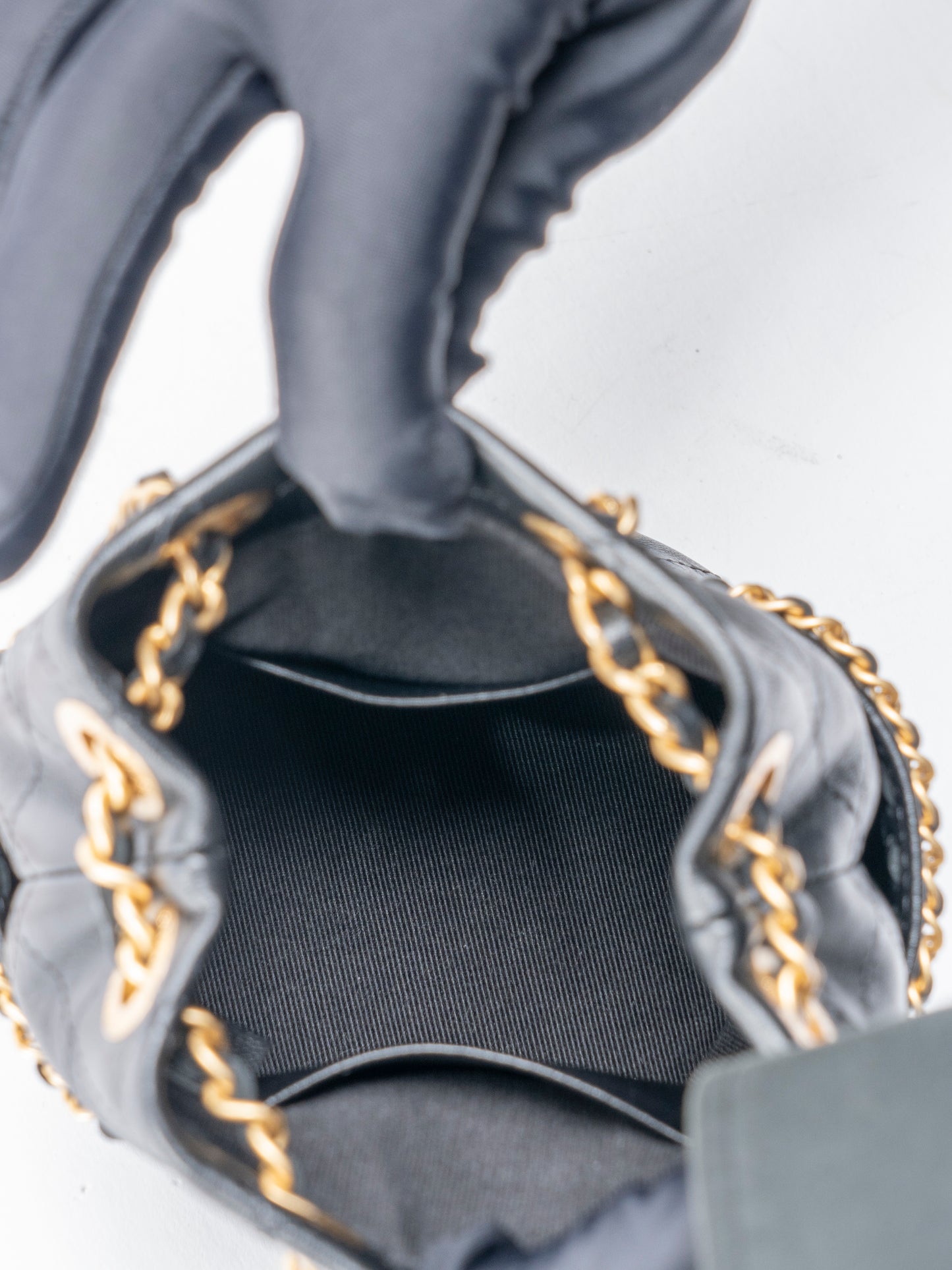 シャネル マトラッセ ランダムシリアル ミニ チェーンバゲットバッグ ラムスキン ブラック ゴールド金具