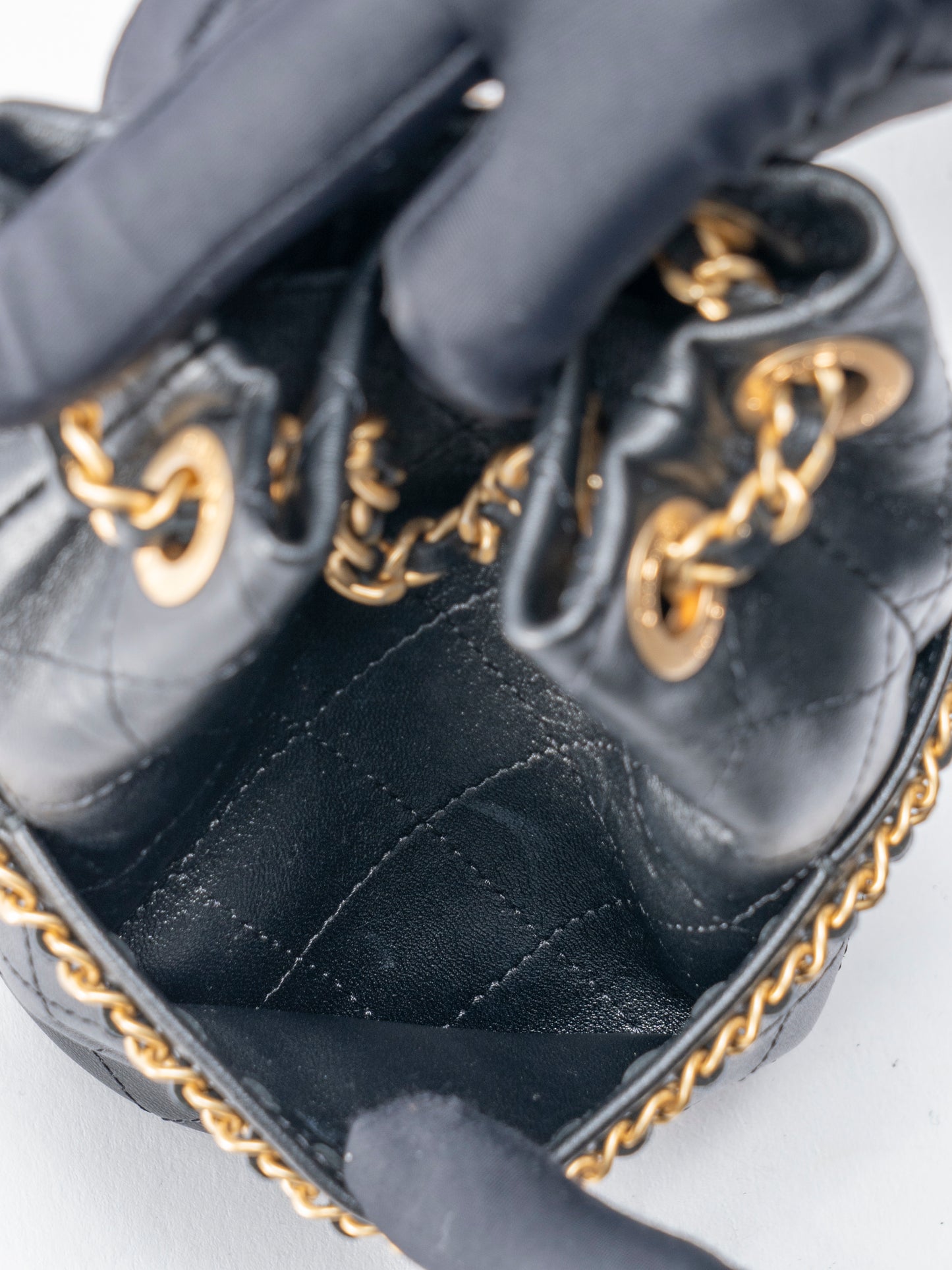 シャネル マトラッセ ランダムシリアル ミニ チェーンバゲットバッグ ラムスキン ブラック ゴールド金具