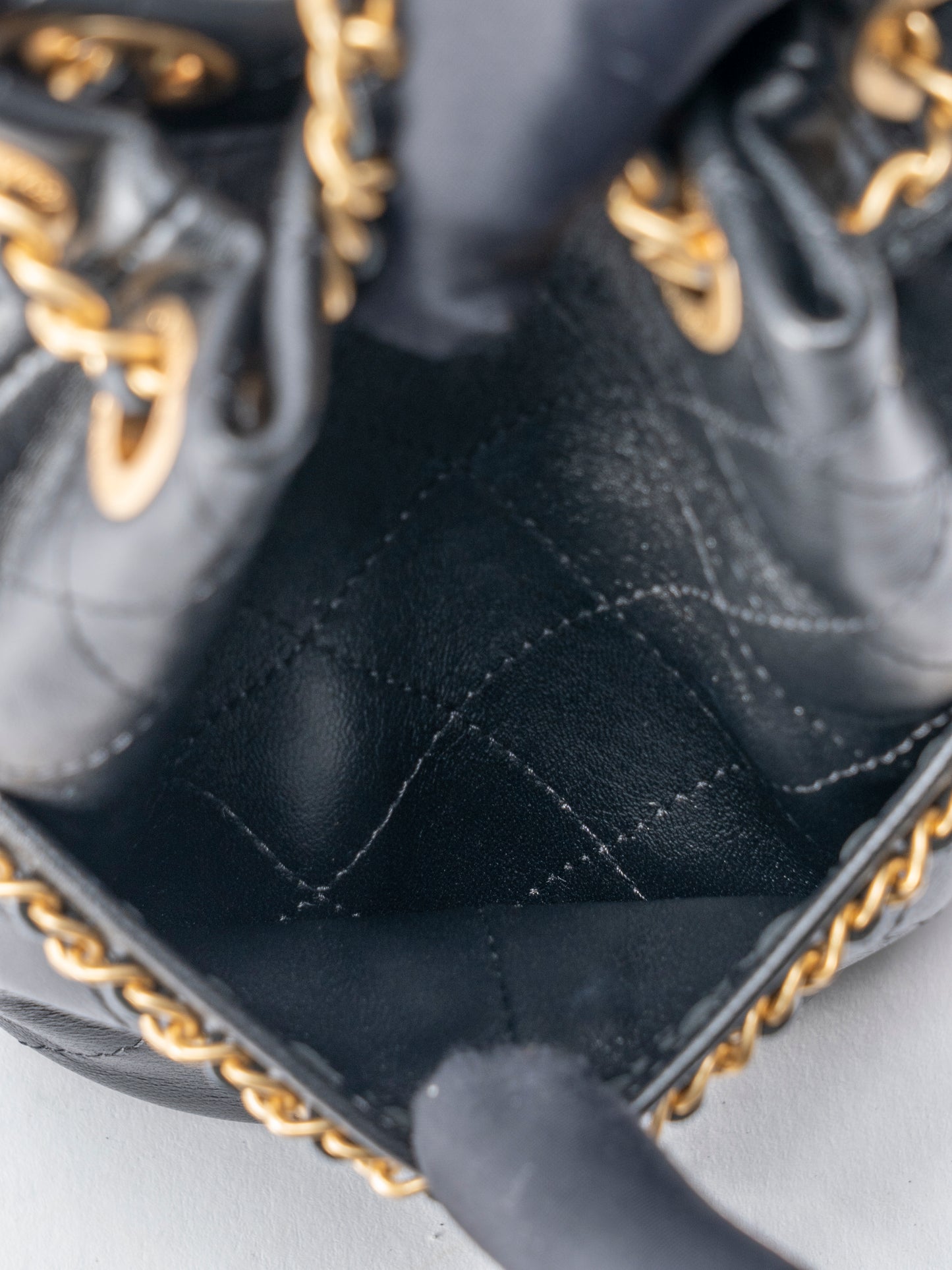 シャネル マトラッセ ランダムシリアル ミニ チェーンバゲットバッグ ラムスキン ブラック ゴールド金具