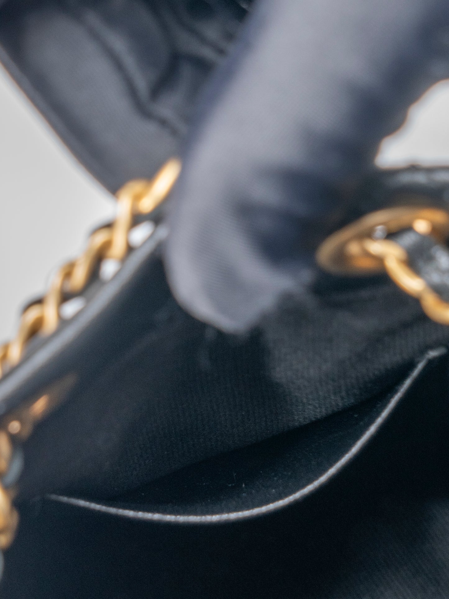 シャネル マトラッセ ランダムシリアル ミニ チェーンバゲットバッグ ラムスキン ブラック ゴールド金具