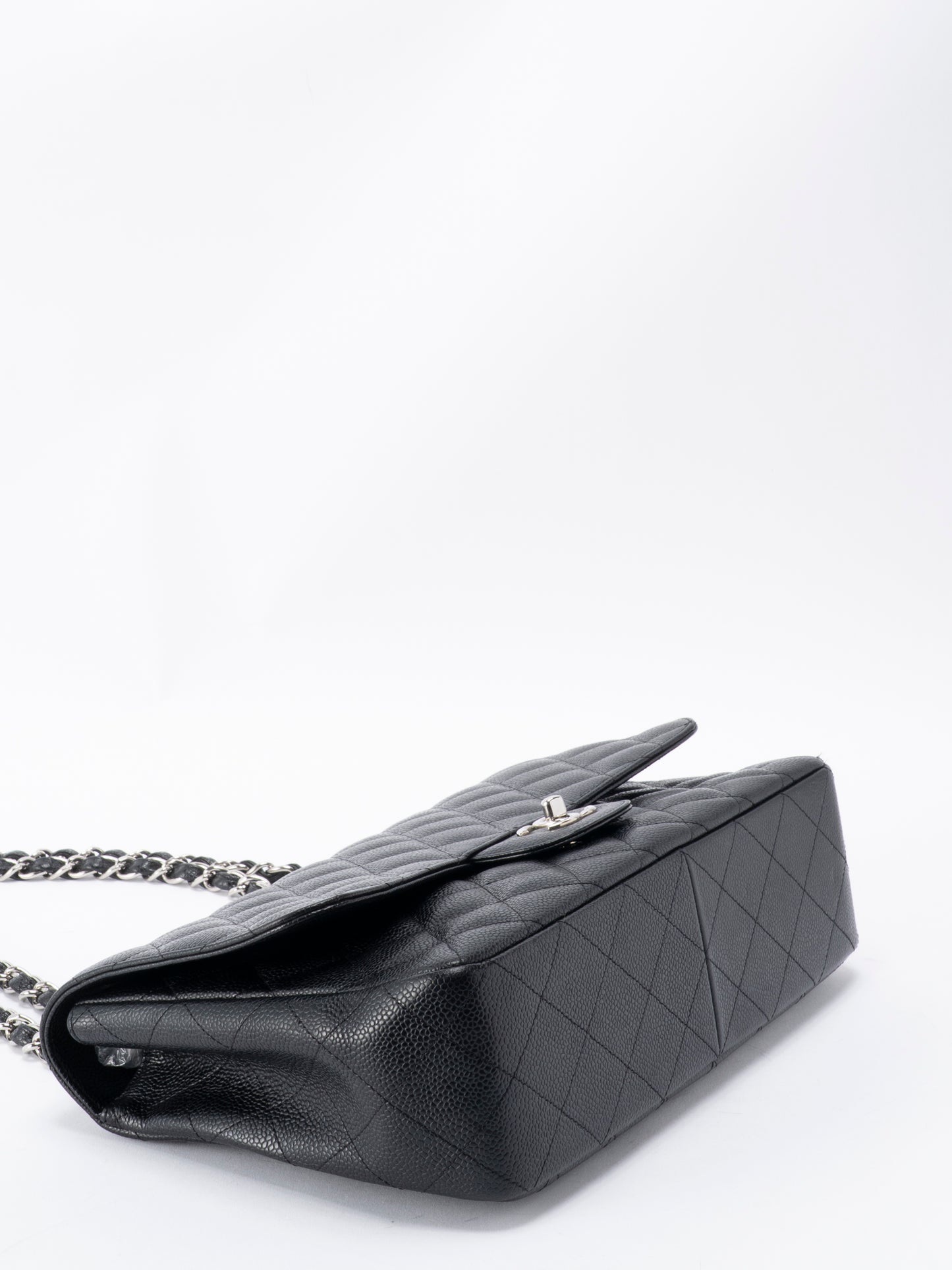 シャネル デカマトラッセ30 チェーンショルダーバッグ キャビアスキン ブラック シルバー金具