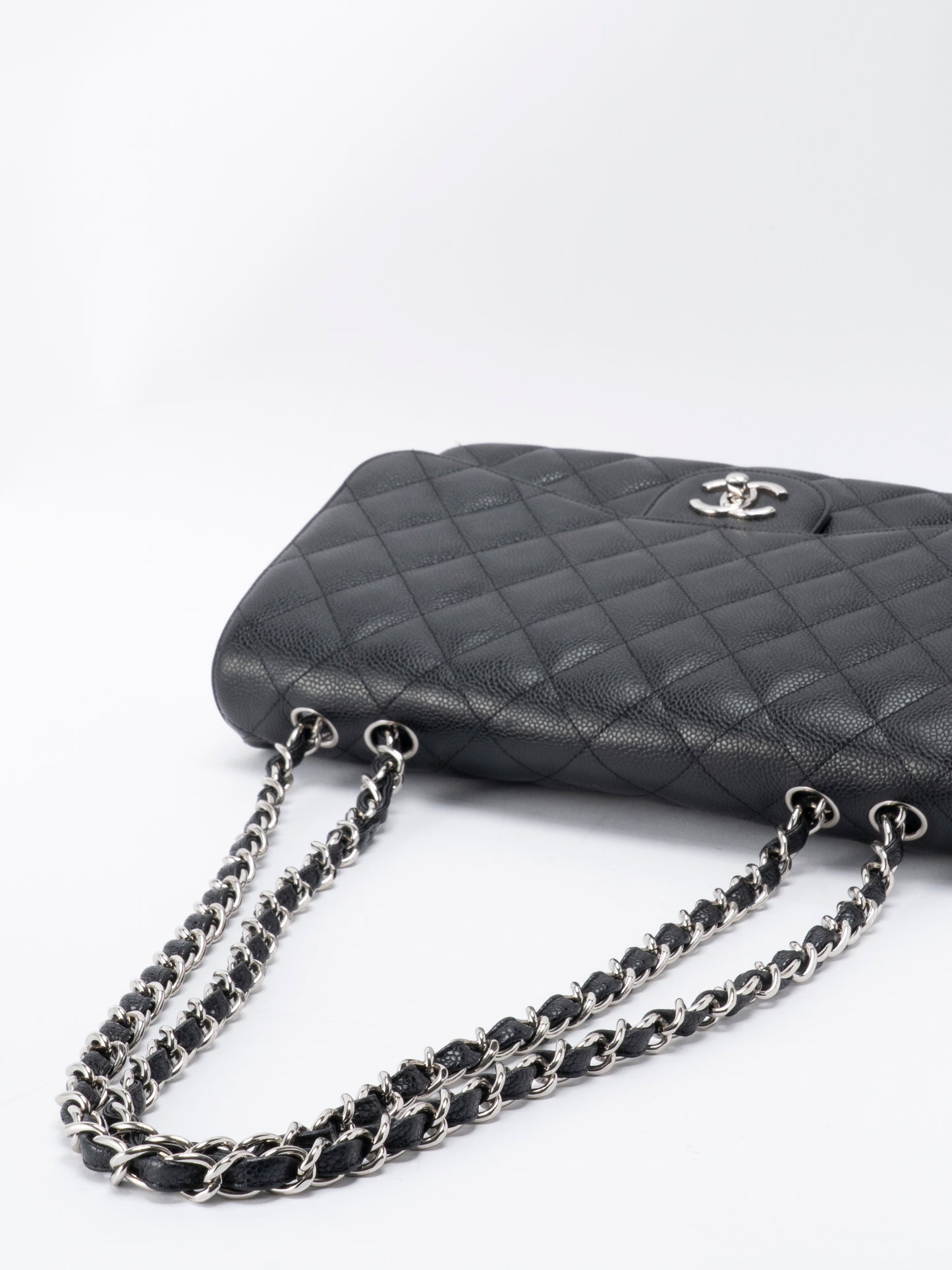 シャネル デカマトラッセ30 チェーンショルダーバッグ キャビアスキン ブラック シルバー金具