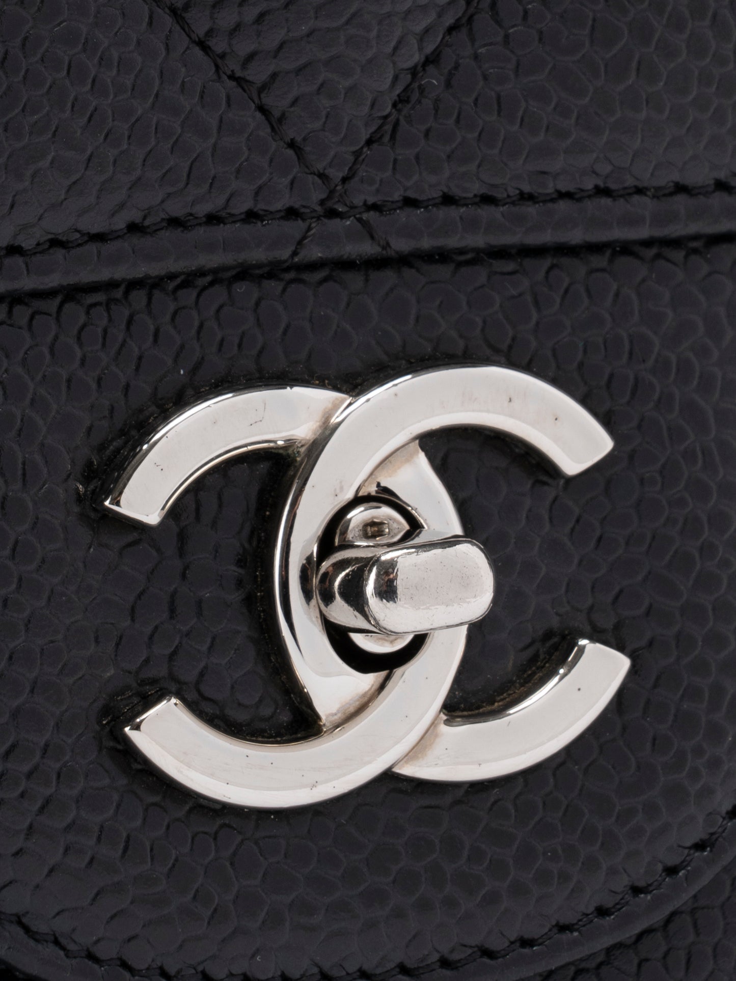 シャネル デカマトラッセ30 チェーンショルダーバッグ キャビアスキン ブラック シルバー金具