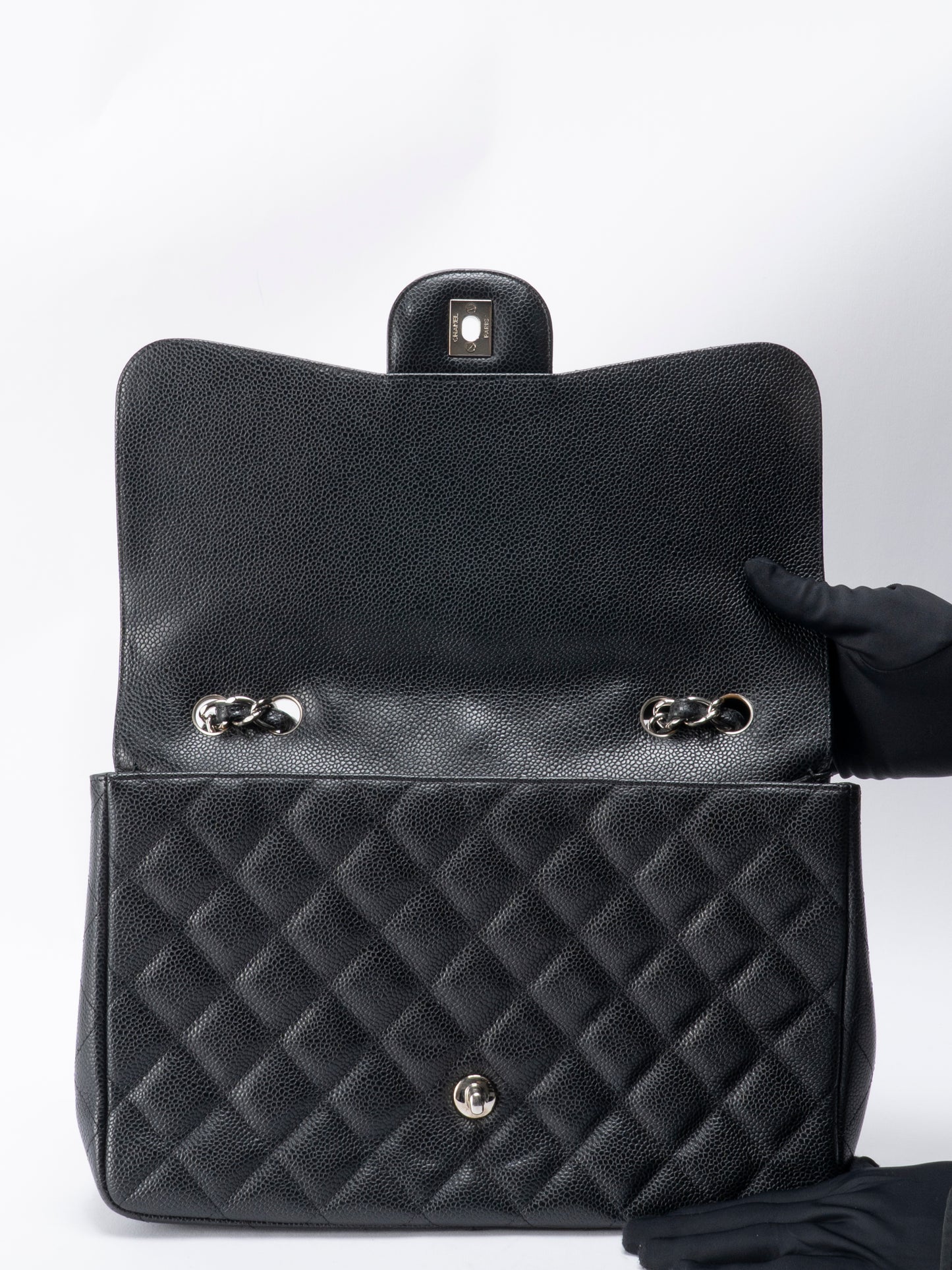 シャネル デカマトラッセ30 チェーンショルダーバッグ キャビアスキン ブラック シルバー金具