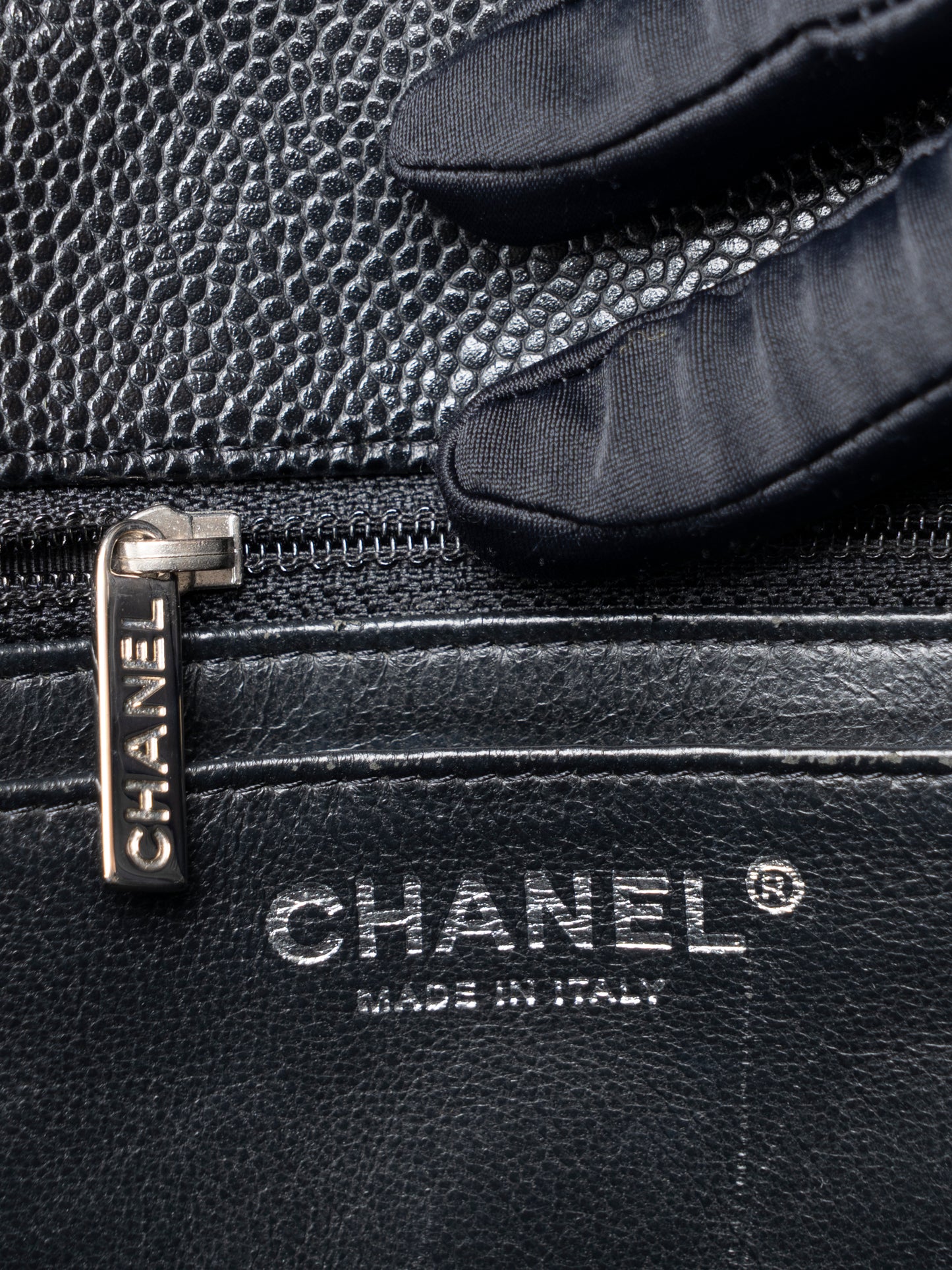 シャネル デカマトラッセ30 チェーンショルダーバッグ キャビアスキン ブラック シルバー金具