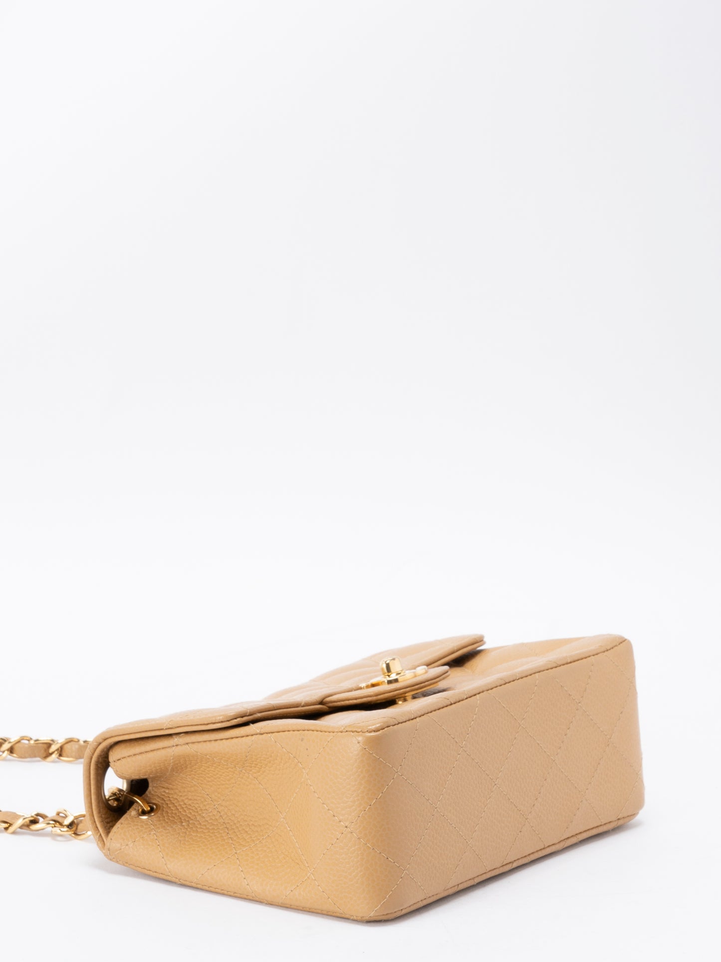 シャネル ミニマトラッセ17 チェーンショルダーバッグ キャビアスキン ベージュ ゴールド金具