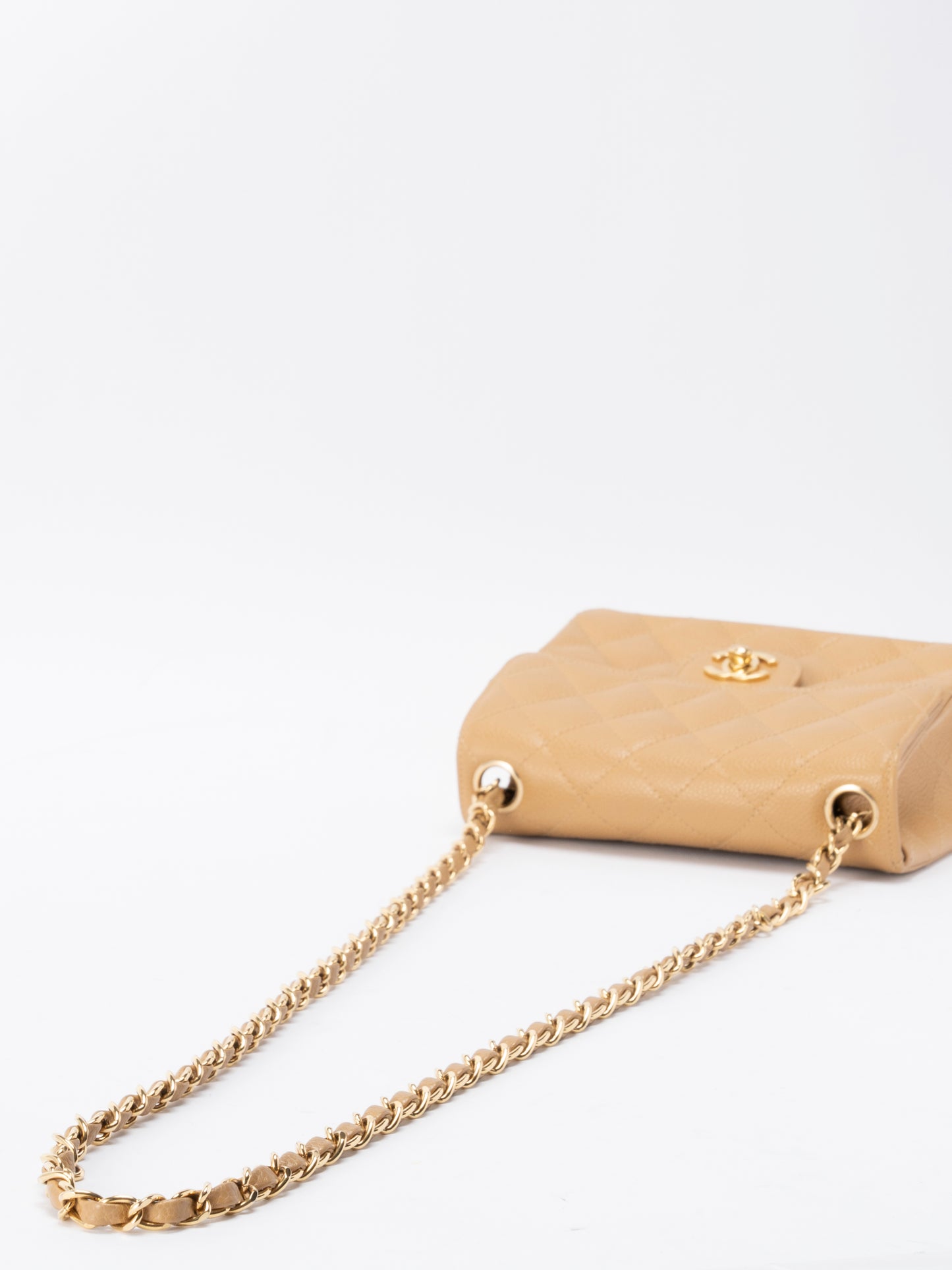 シャネル ミニマトラッセ17 チェーンショルダーバッグ キャビアスキン ベージュ ゴールド金具