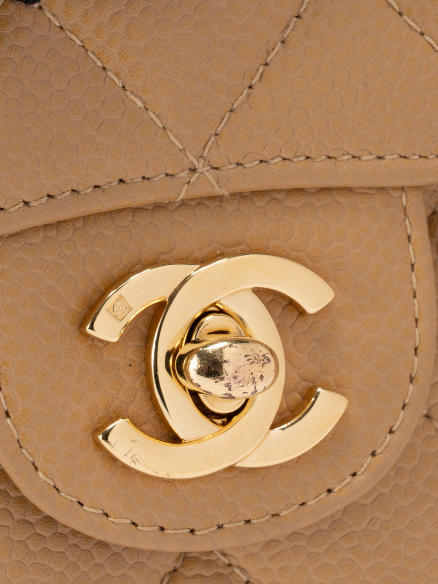 シャネル ミニマトラッセ17 チェーンショルダーバッグ キャビアスキン ベージュ ゴールド金具