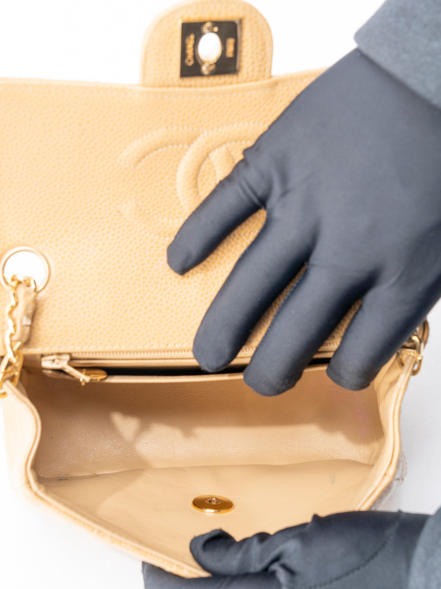 シャネル ミニマトラッセ17 チェーンショルダーバッグ キャビアスキン ベージュ ゴールド金具