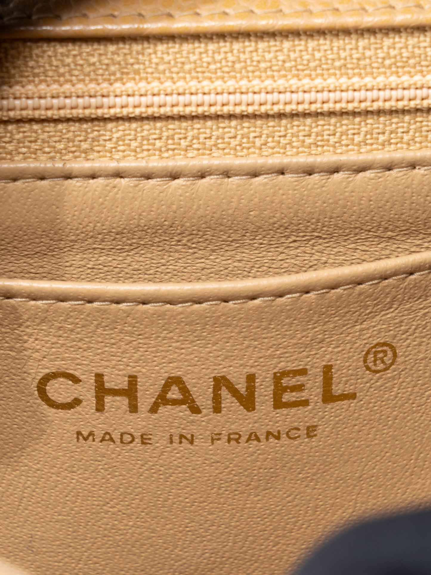 シャネル ミニマトラッセ17 チェーンショルダーバッグ キャビアスキン ベージュ ゴールド金具