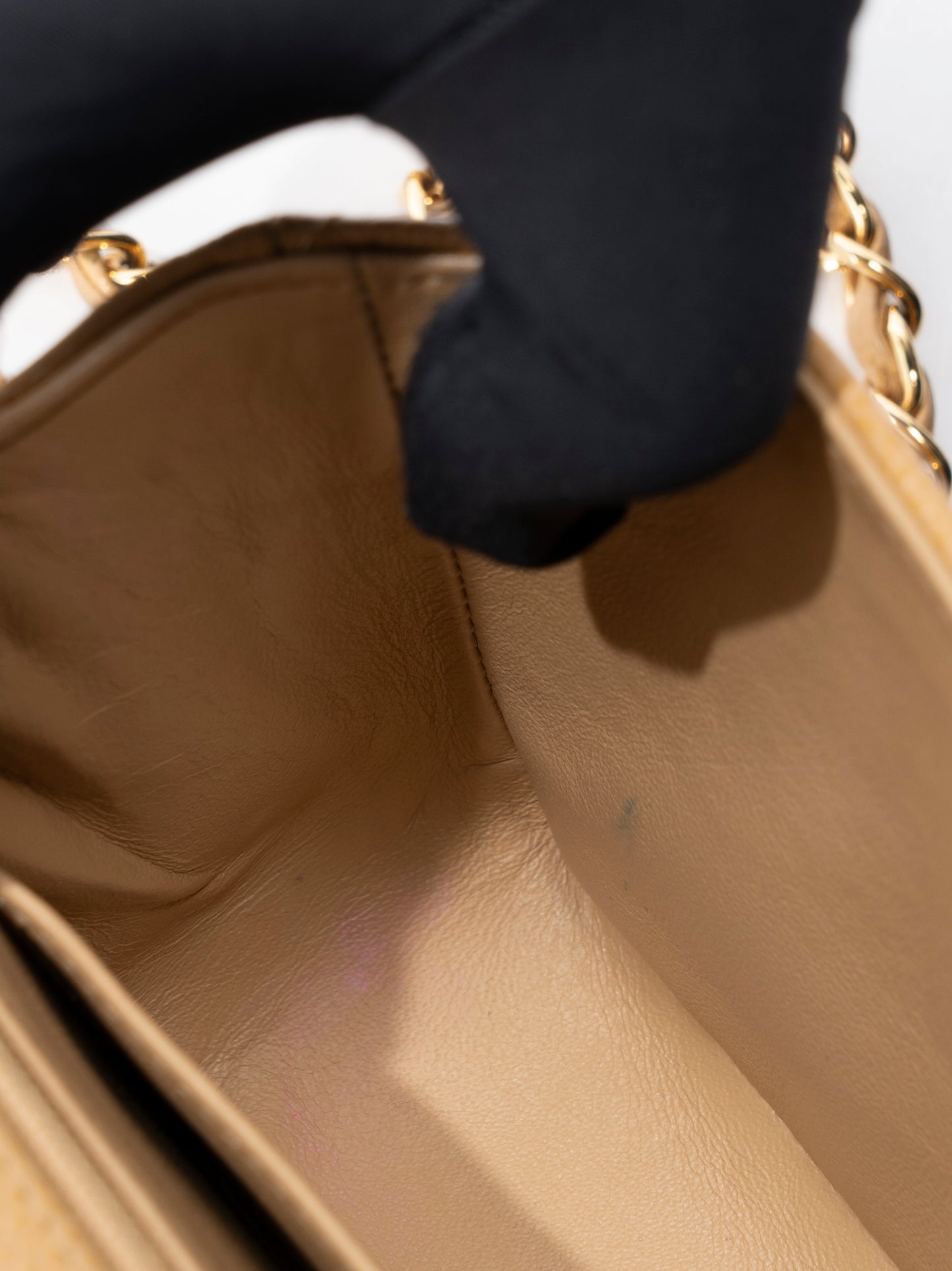 シャネル ミニマトラッセ17 チェーンショルダーバッグ キャビアスキン ベージュ ゴールド金具