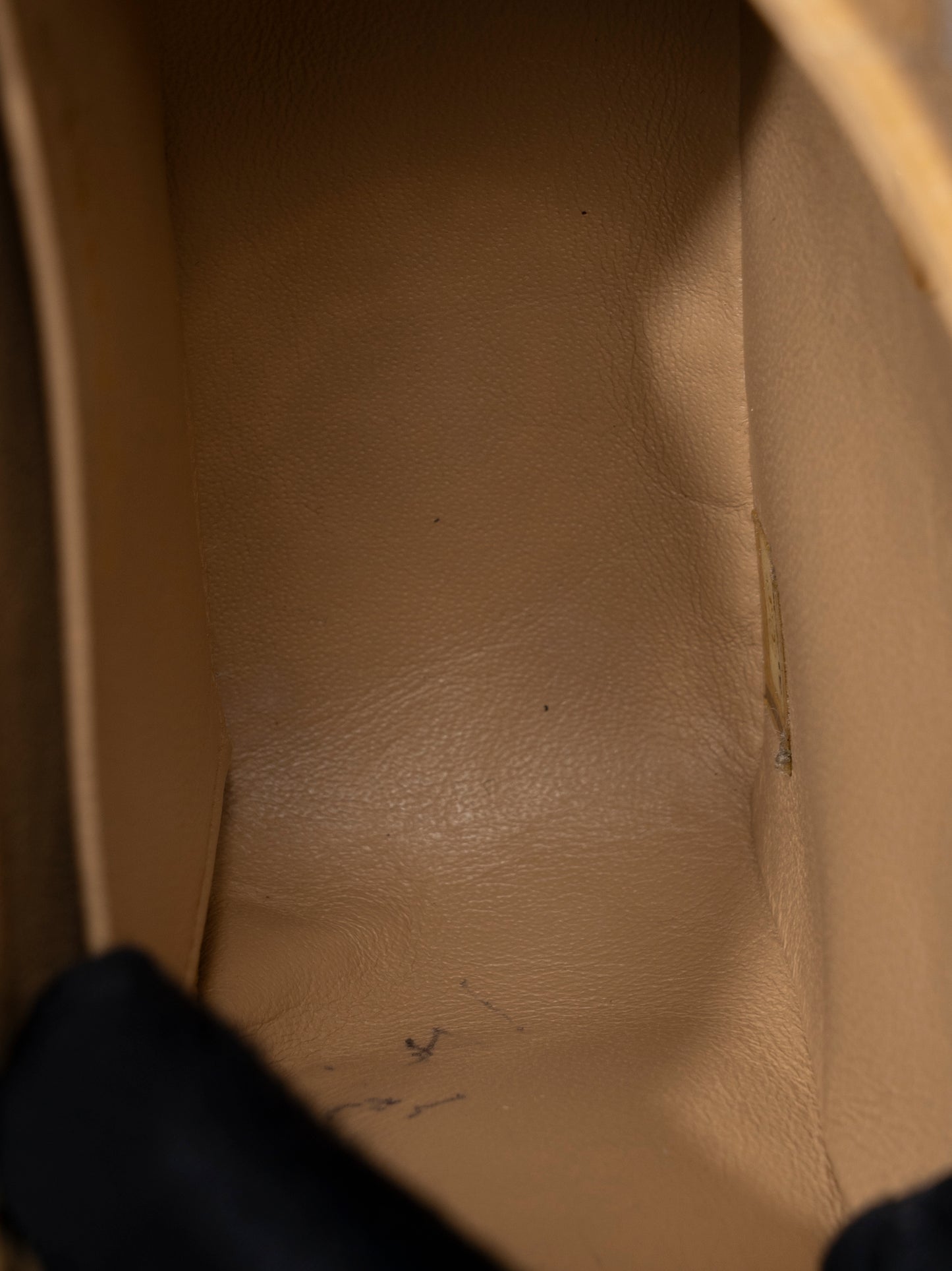 シャネル ミニマトラッセ17 チェーンショルダーバッグ キャビアスキン ベージュ ゴールド金具