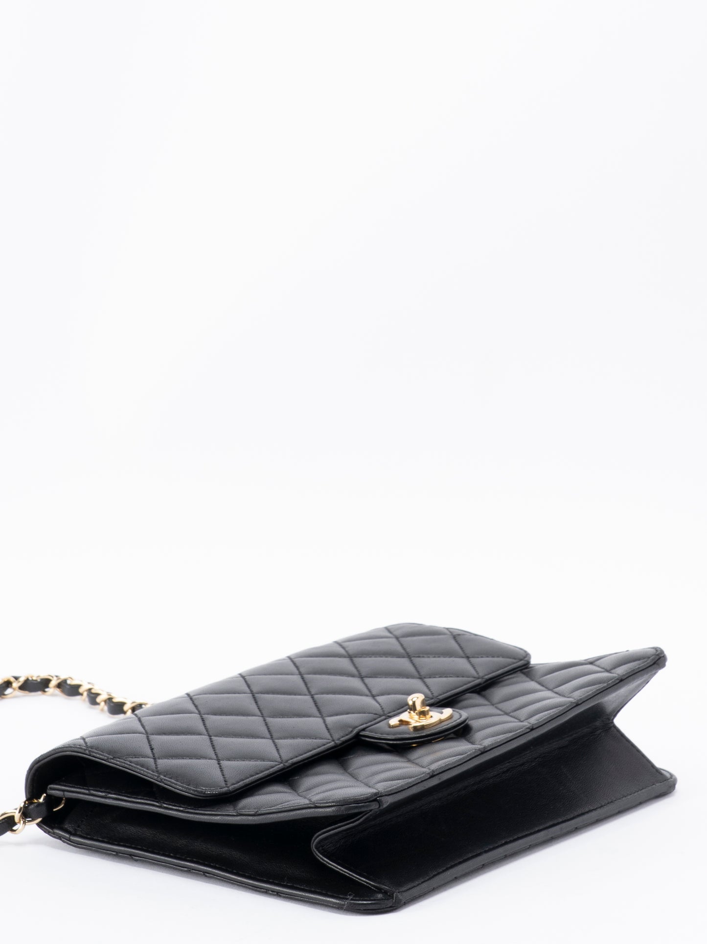 シャネル マトラッセ ターンロック シングルフラップ チェーンショルダーバッグ ラムスキン ブラック ゴールド金具