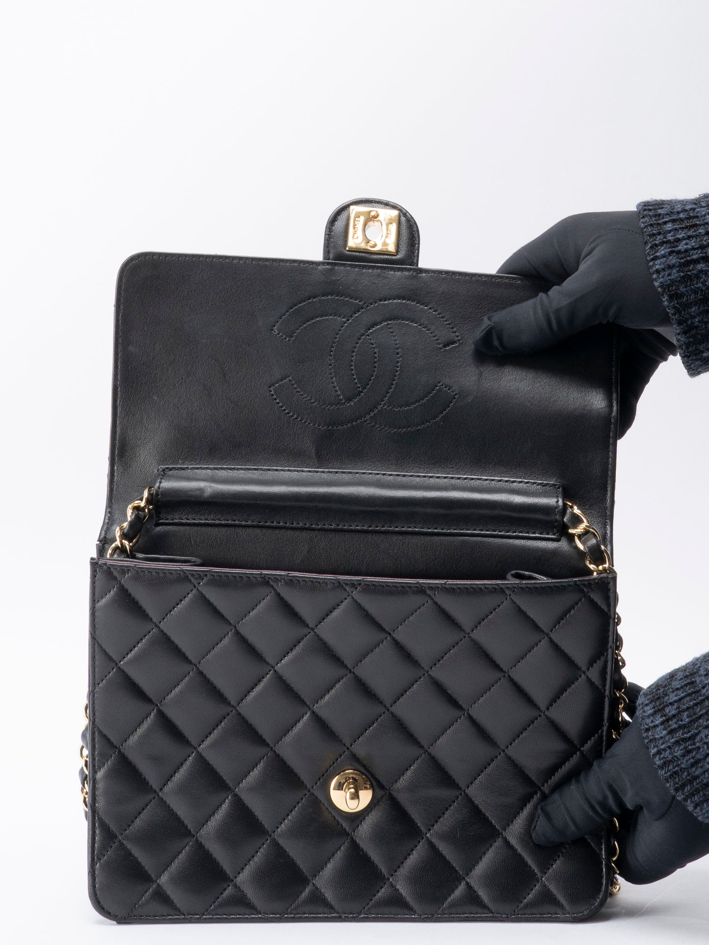 シャネル マトラッセ ターンロック シングルフラップ チェーンショルダーバッグ ラムスキン ブラック ゴールド金具