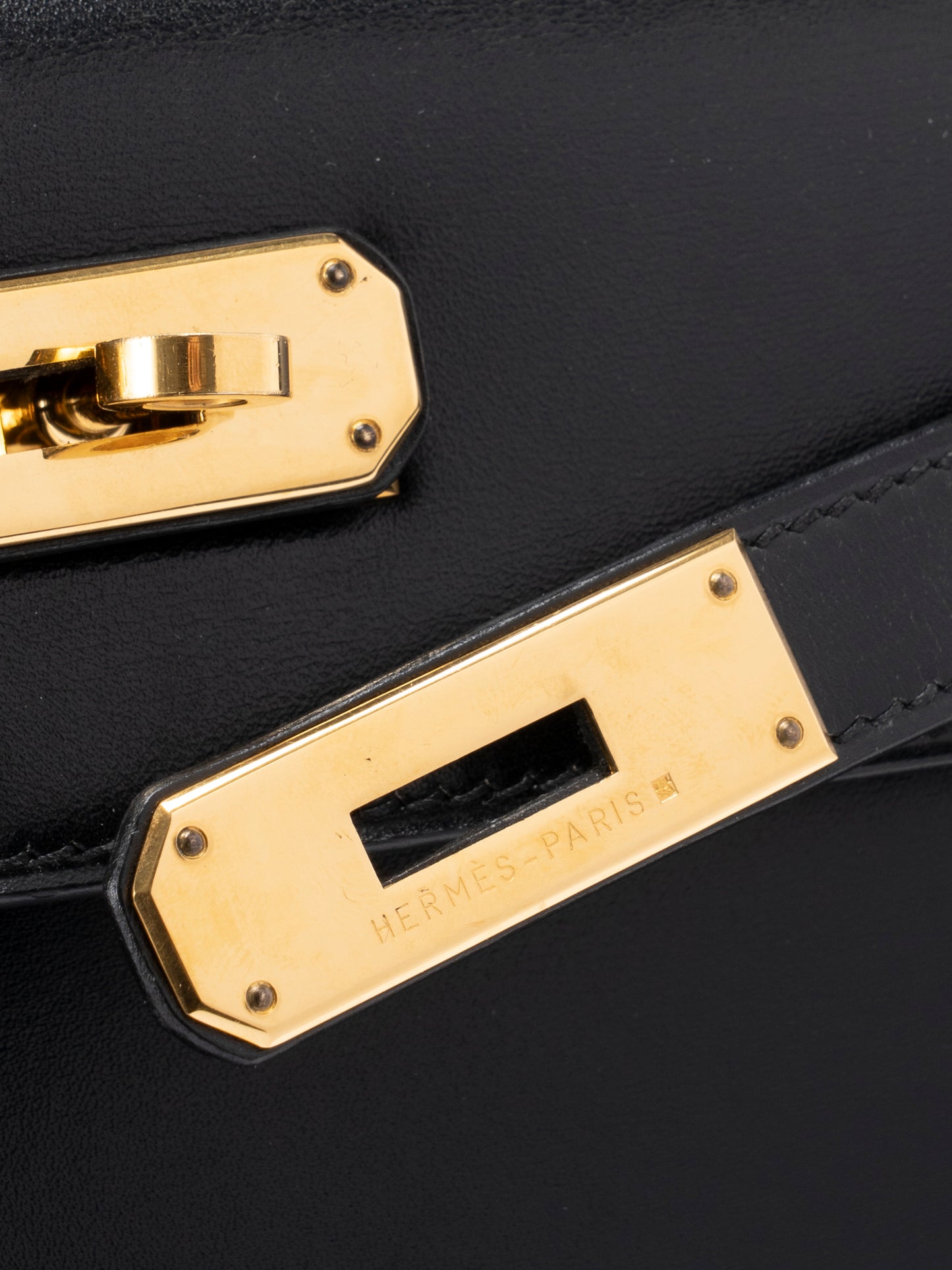 エルメス ケリー28 ハンドバッグ 外縫い 〇Z刻:1996年 ボックスカーフ ブラック89 ゴールド金具